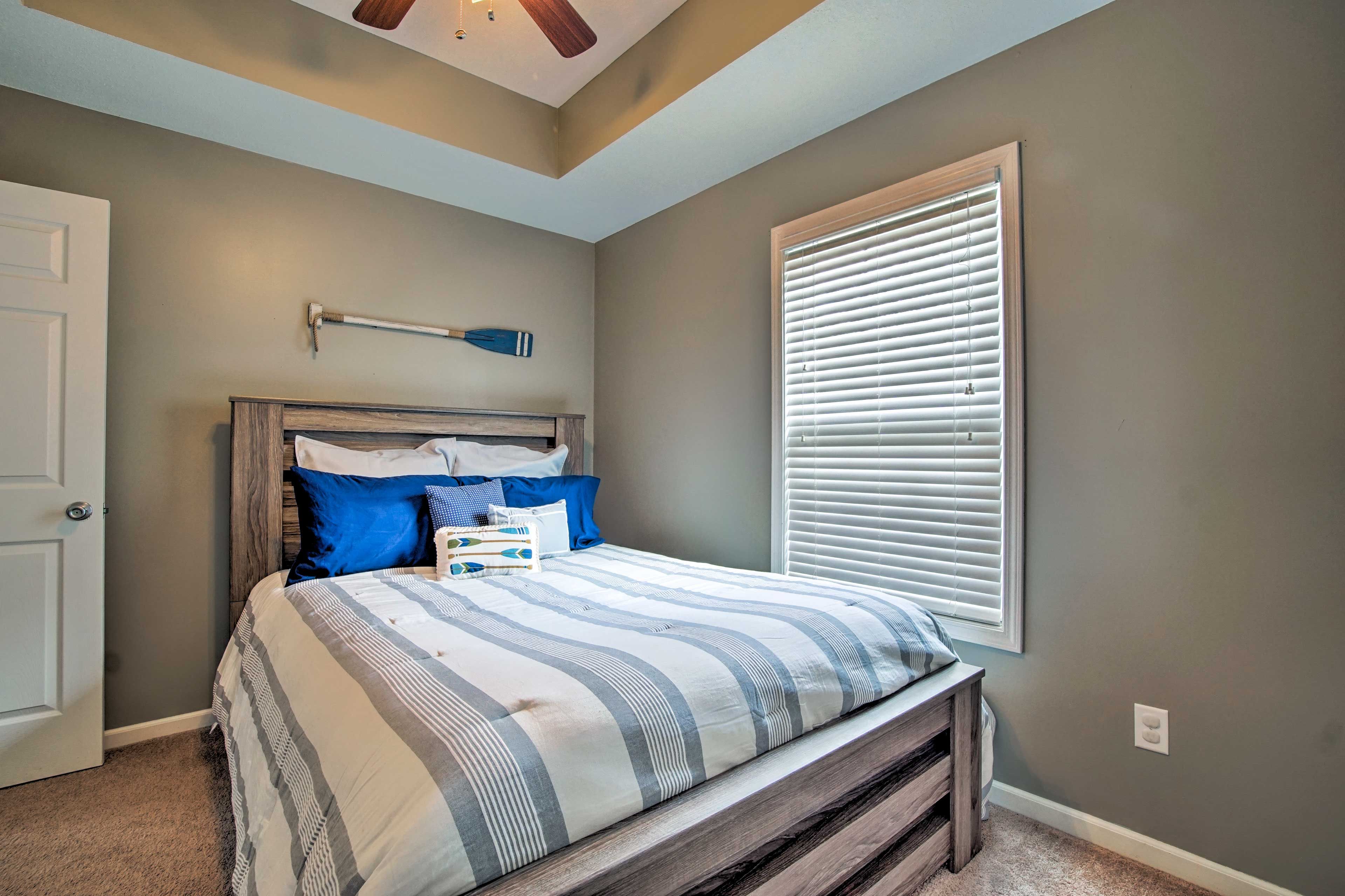 Bedroom 2 | Queen Bed
