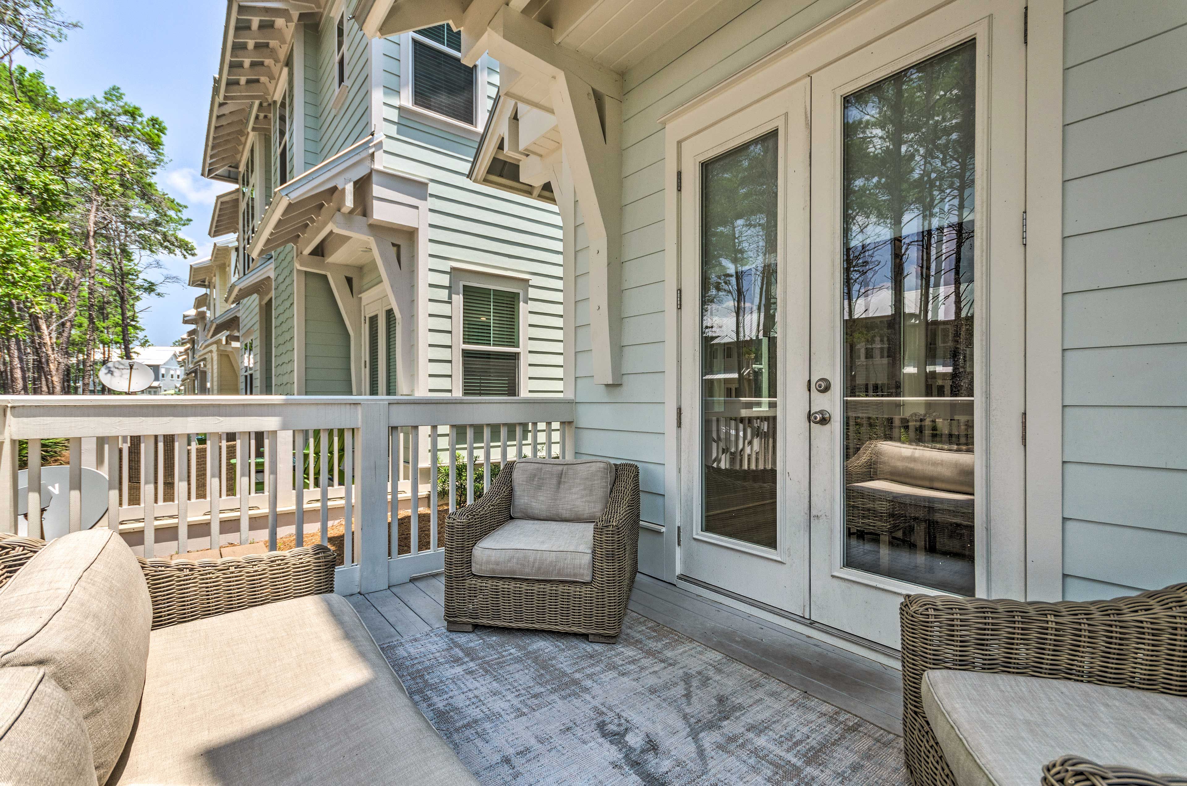 Private Deck | Patio Furniture | Lighting