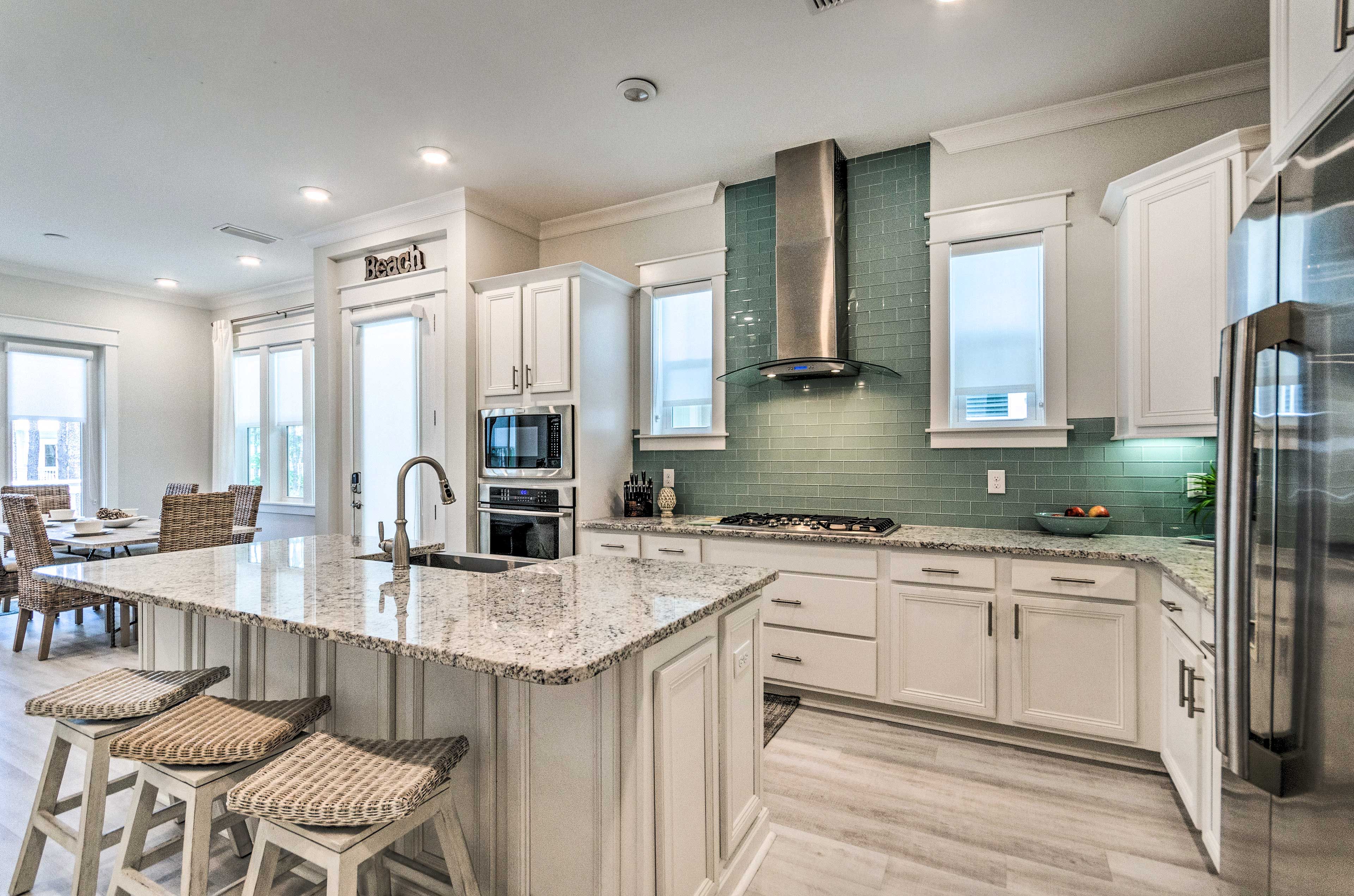 Fully Equipped Kitchen | Breakfast Bar | Williams-Sonoma Cookware