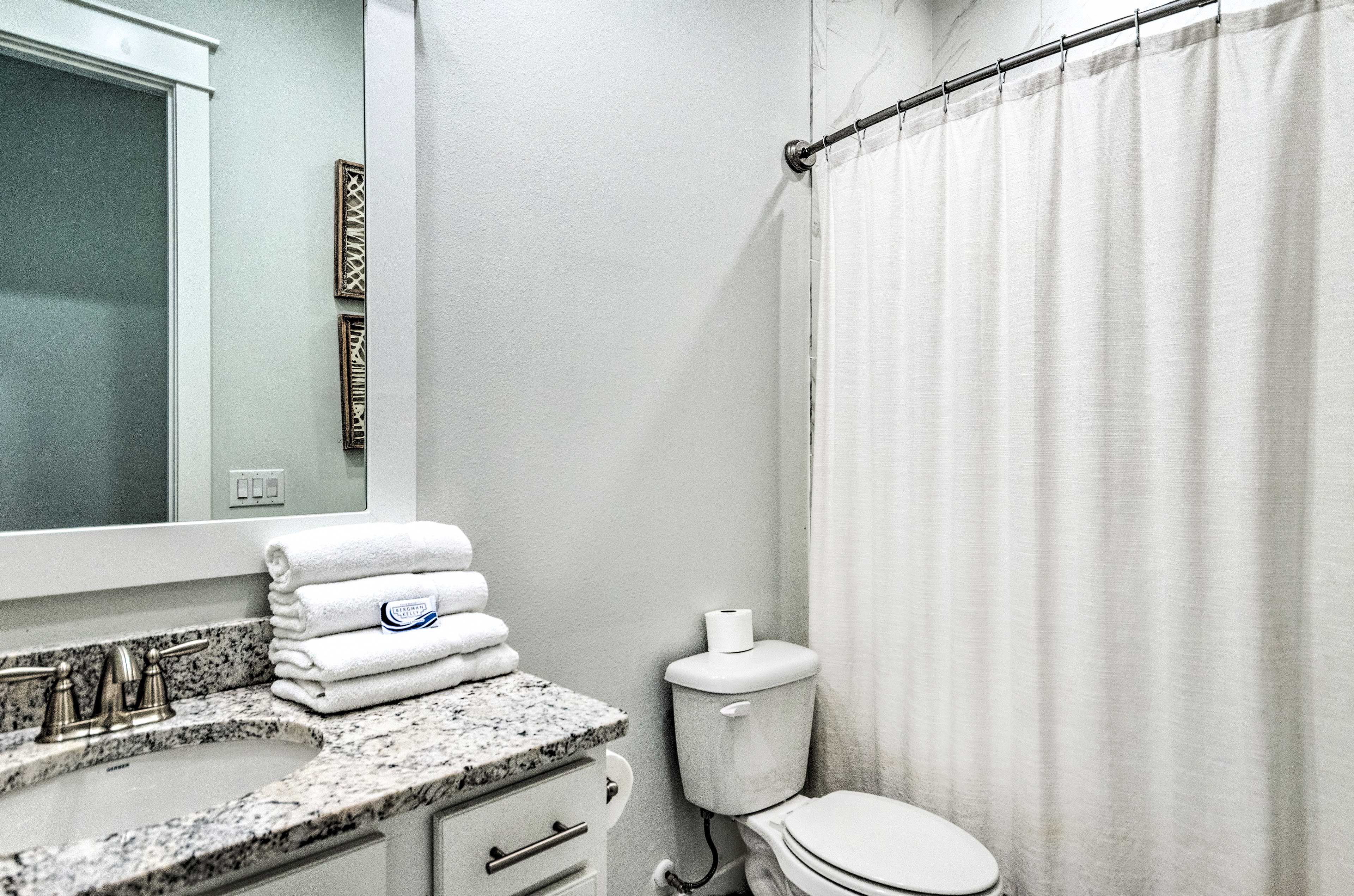 Bathroom 2 | Quartz Countertops