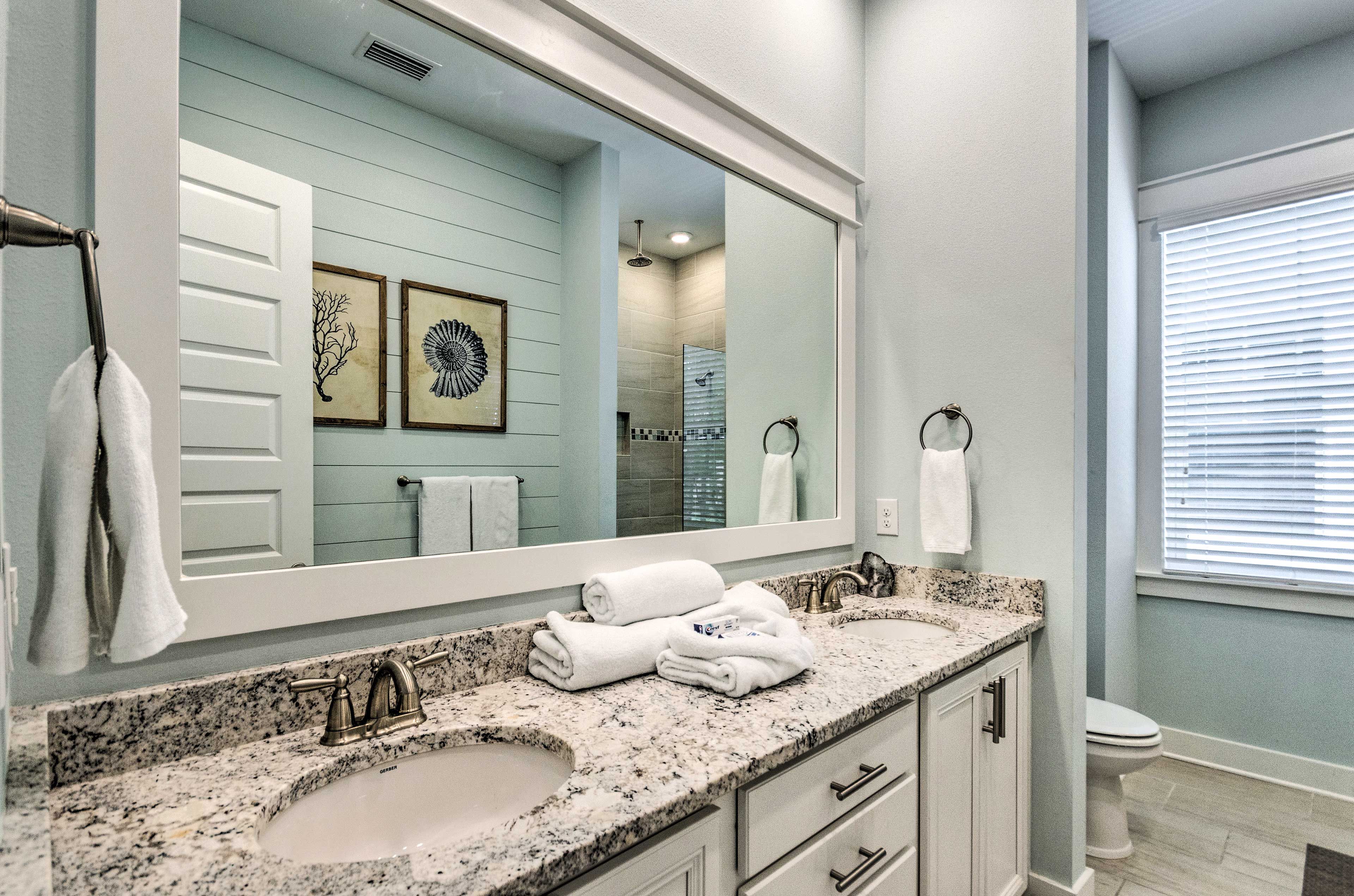 Master Bathroom | En-Suite | Dual Sinks | Quartz Countertops