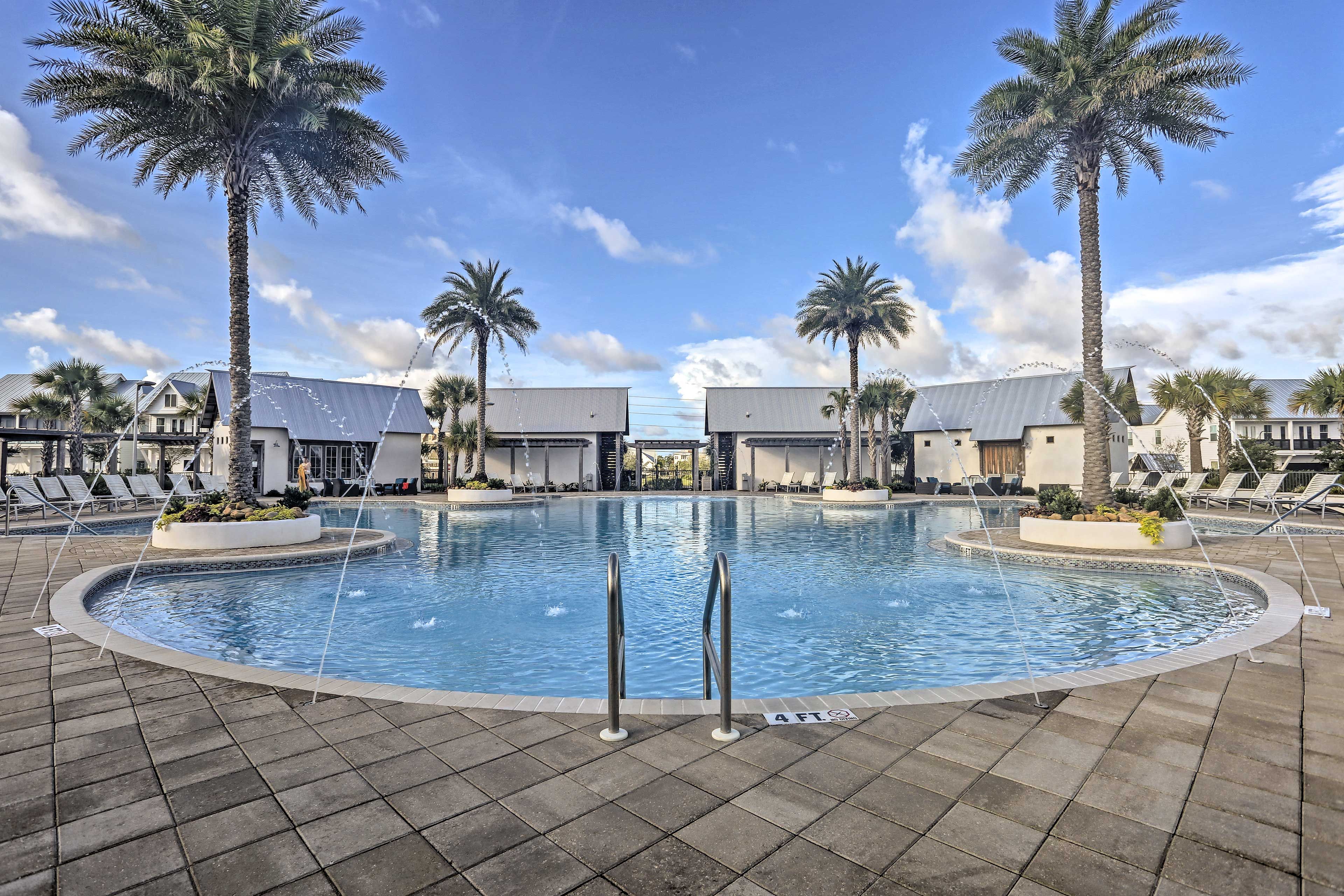 Community Amenities | Pool | Pergolas