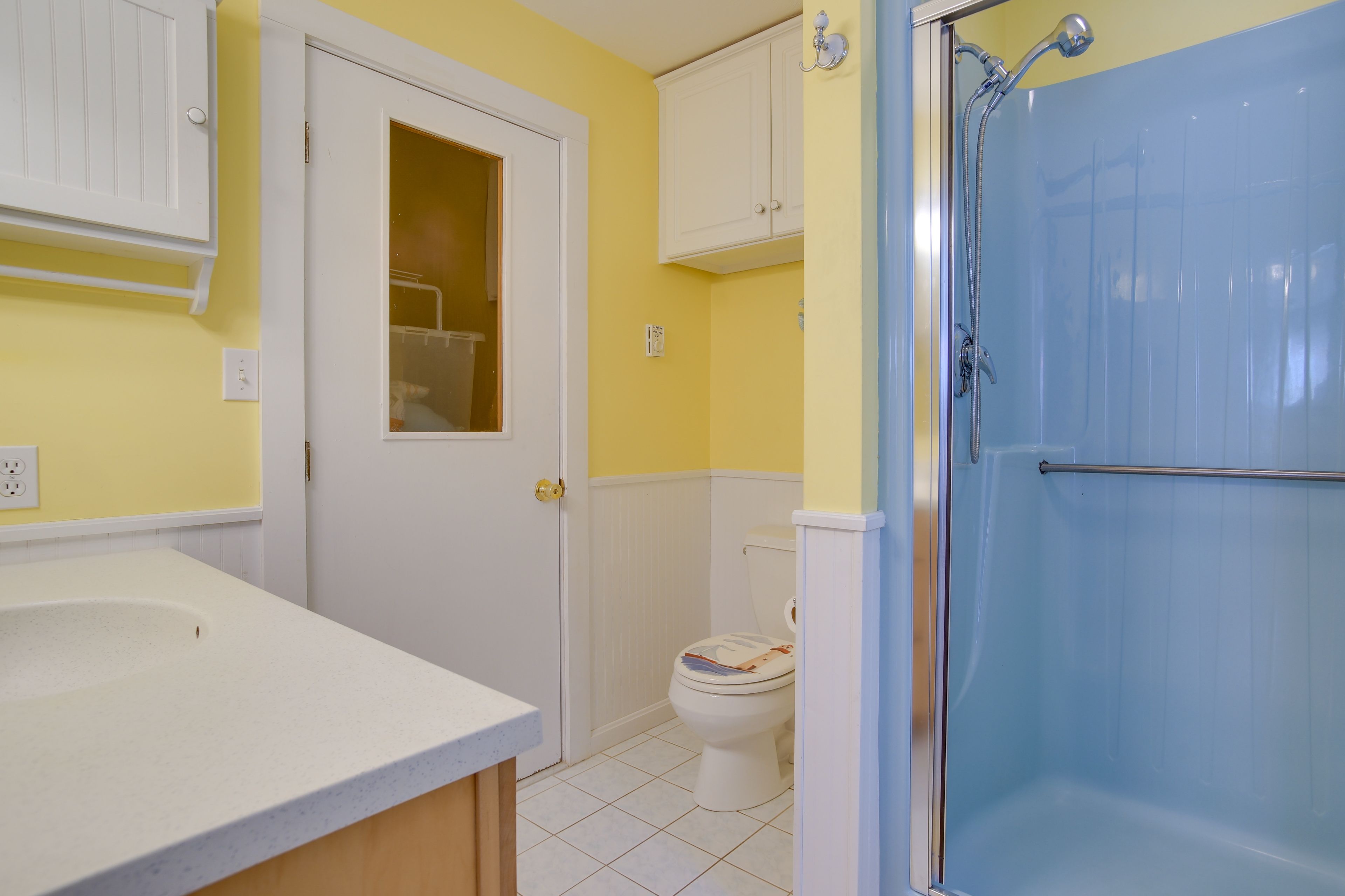 Guest House | Full Bathroom