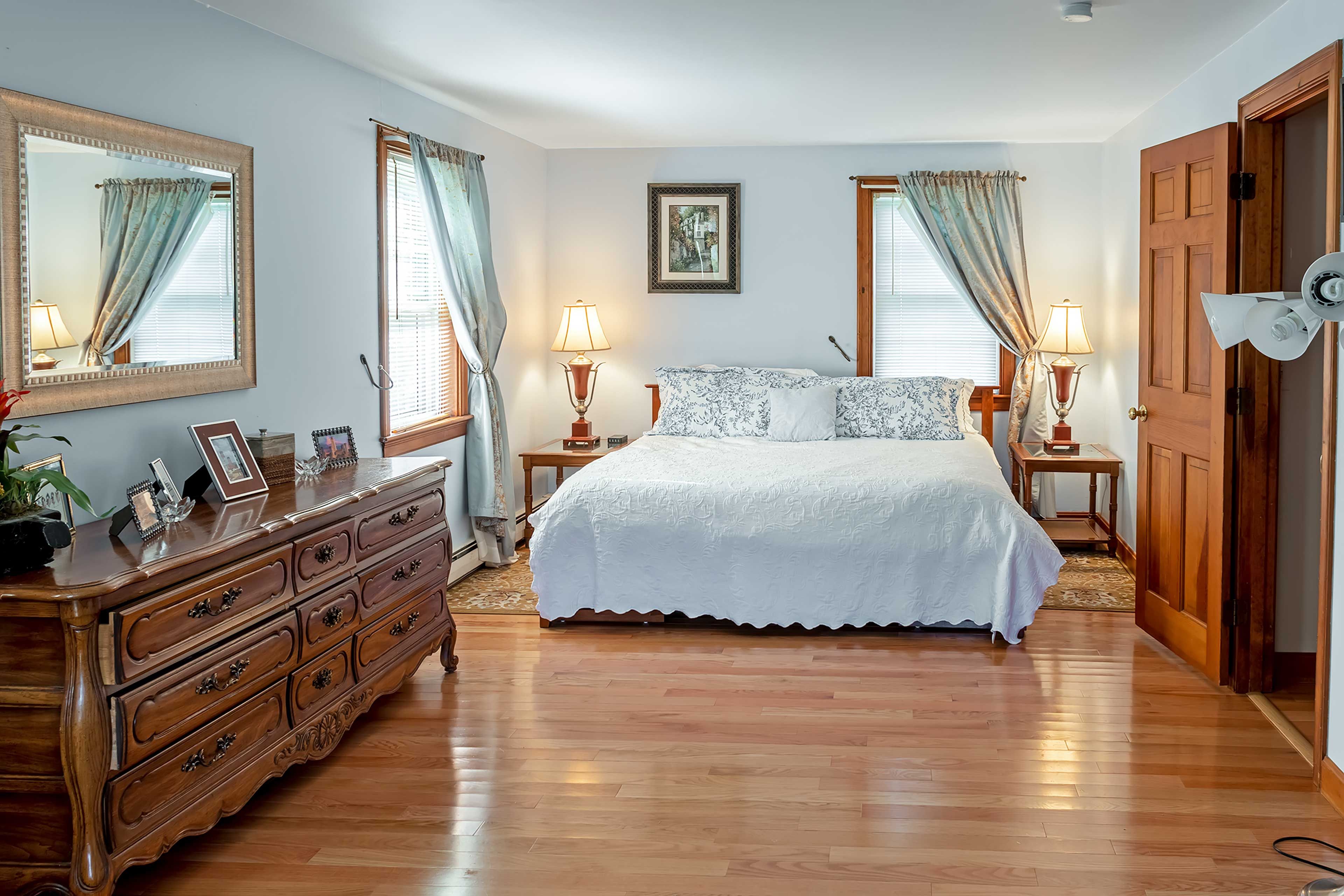 Bedroom 1 | King Bed
