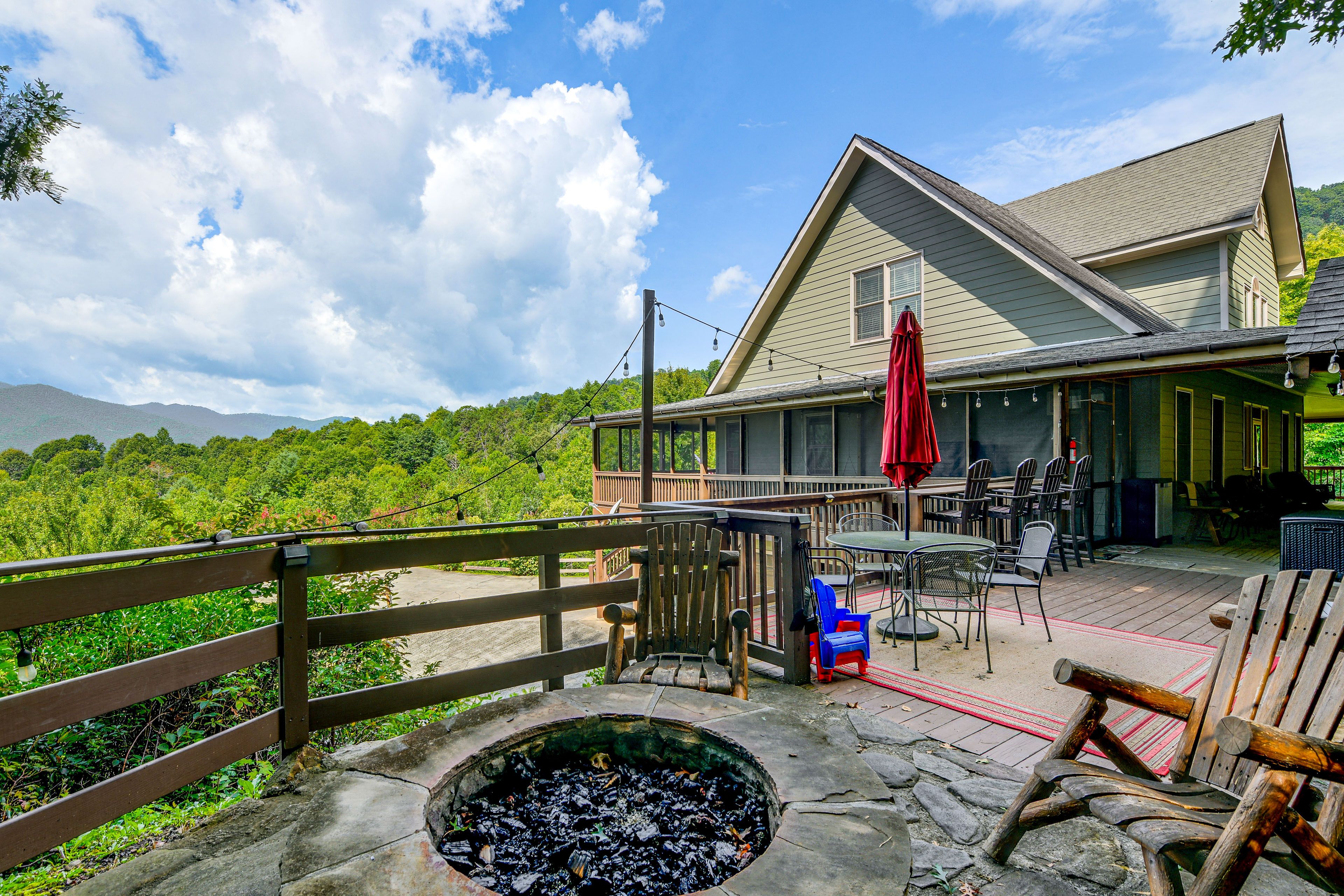 Bryson City Vacation Rental | 4BR | 3.5BA | 4,458 Sq Ft