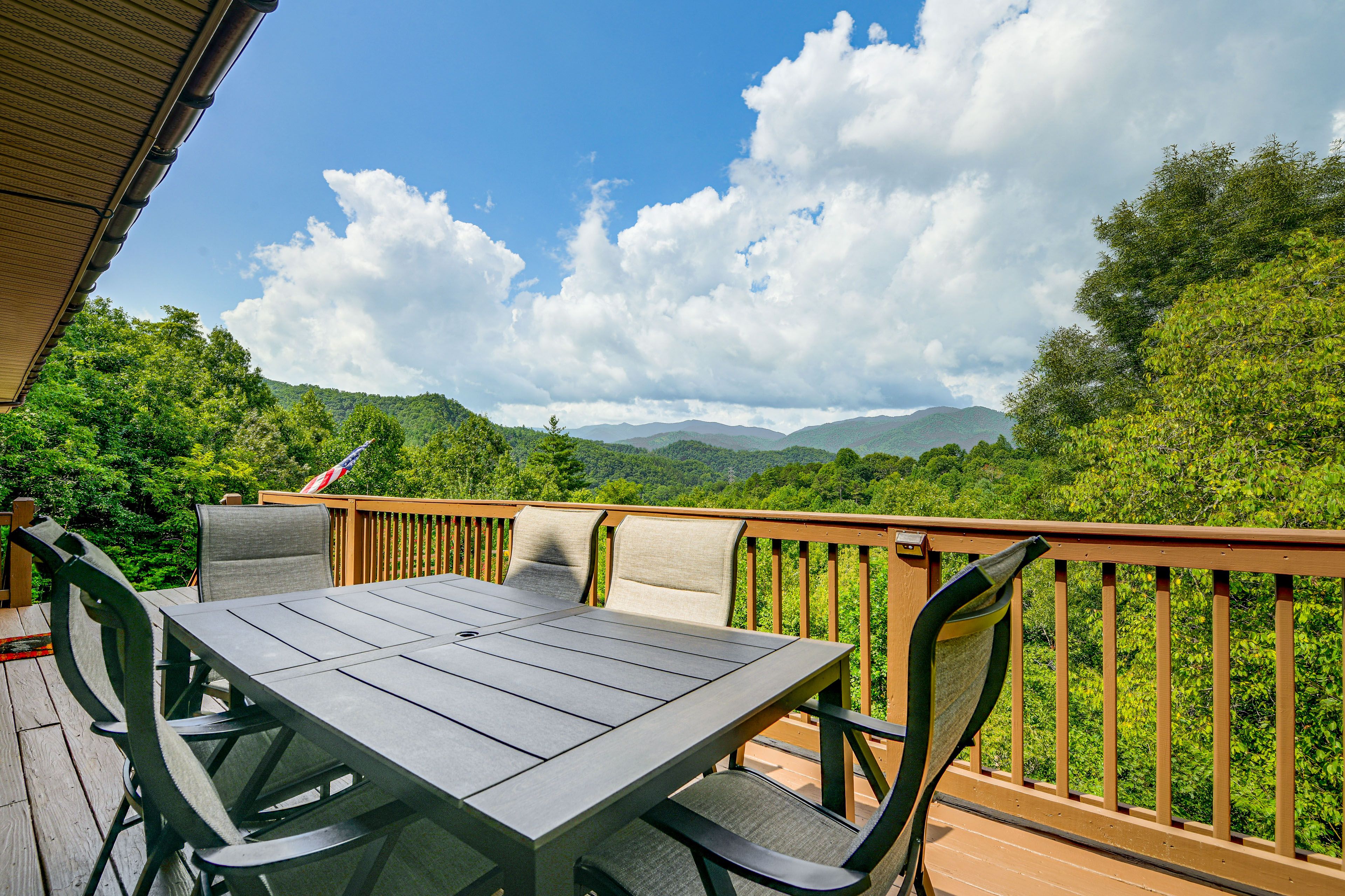 Property Exterior | Mountain Views
