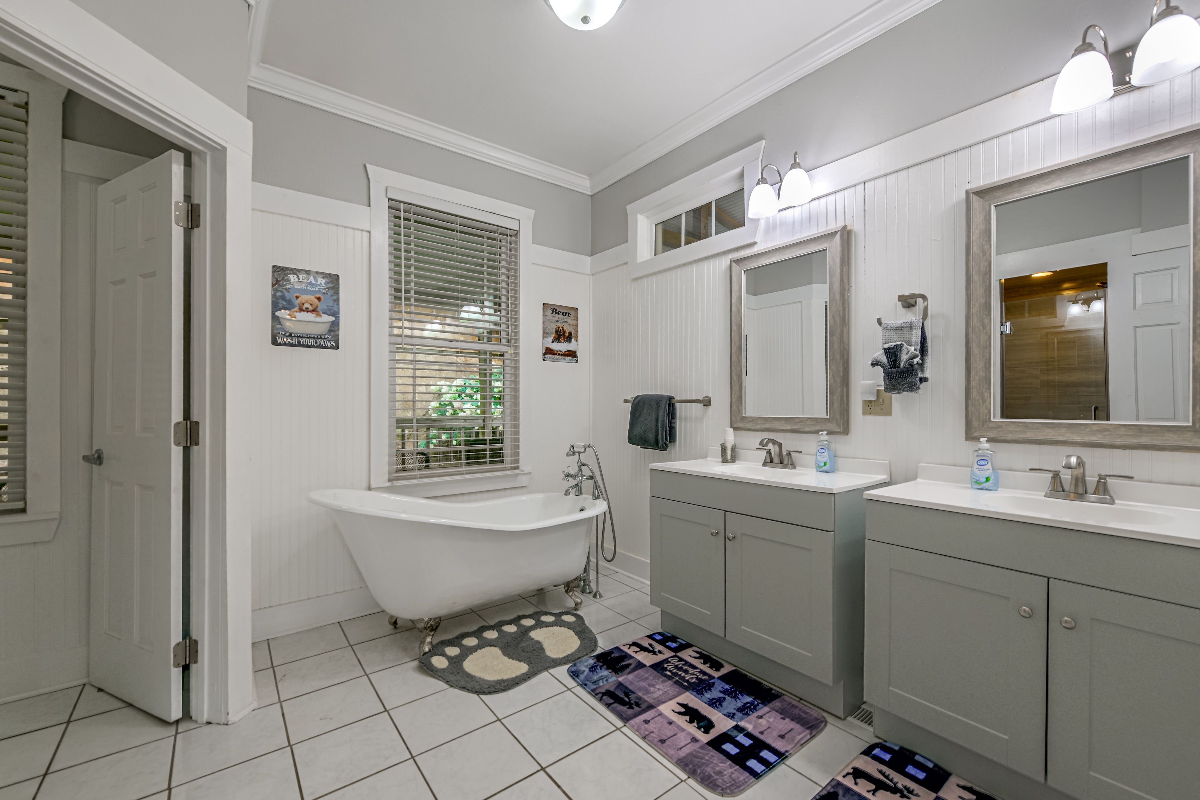 En-Suite Bathroom | Clawfoot Tub | Separate Shower