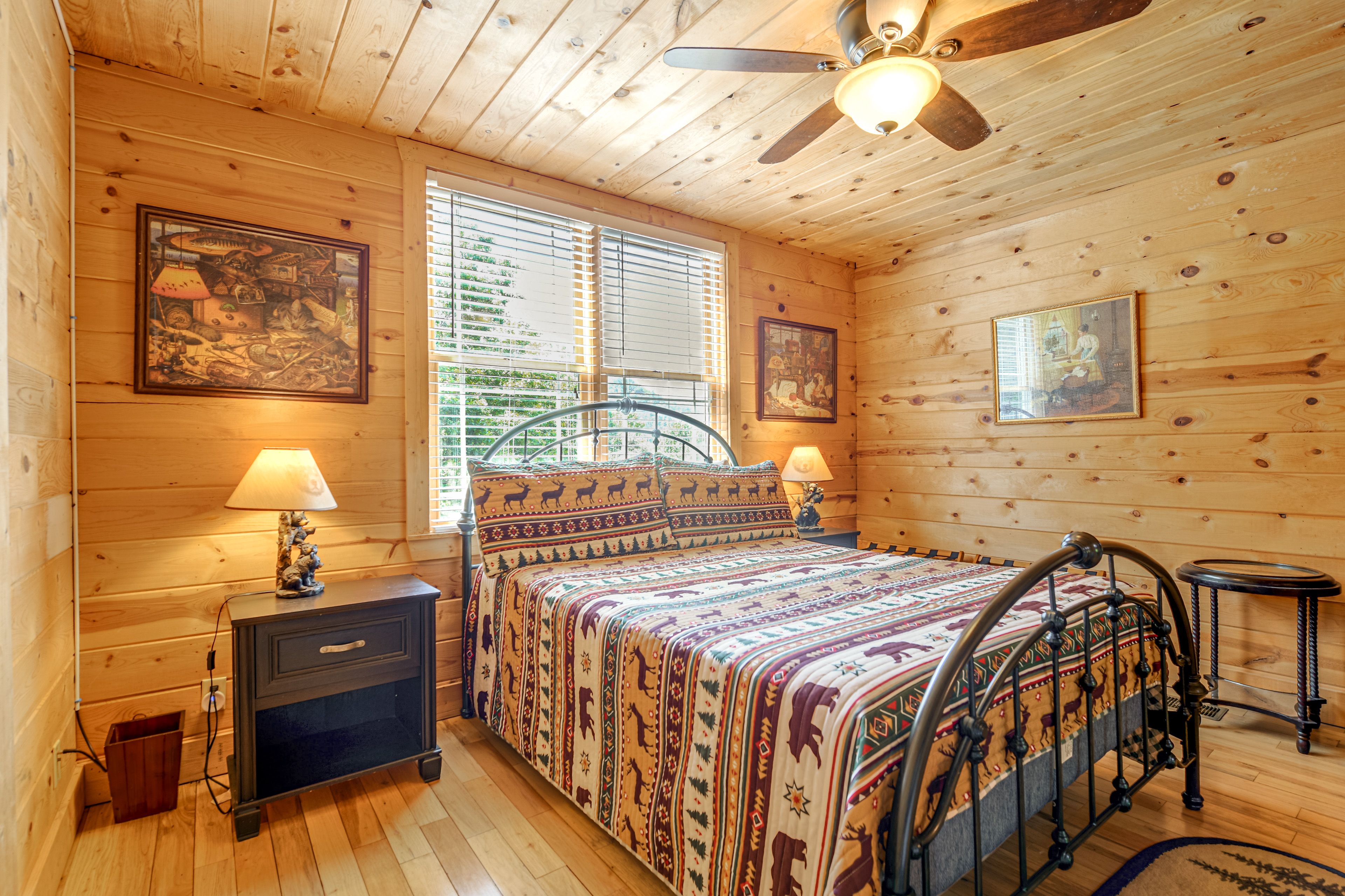 Bedroom 3 | Queen Bed