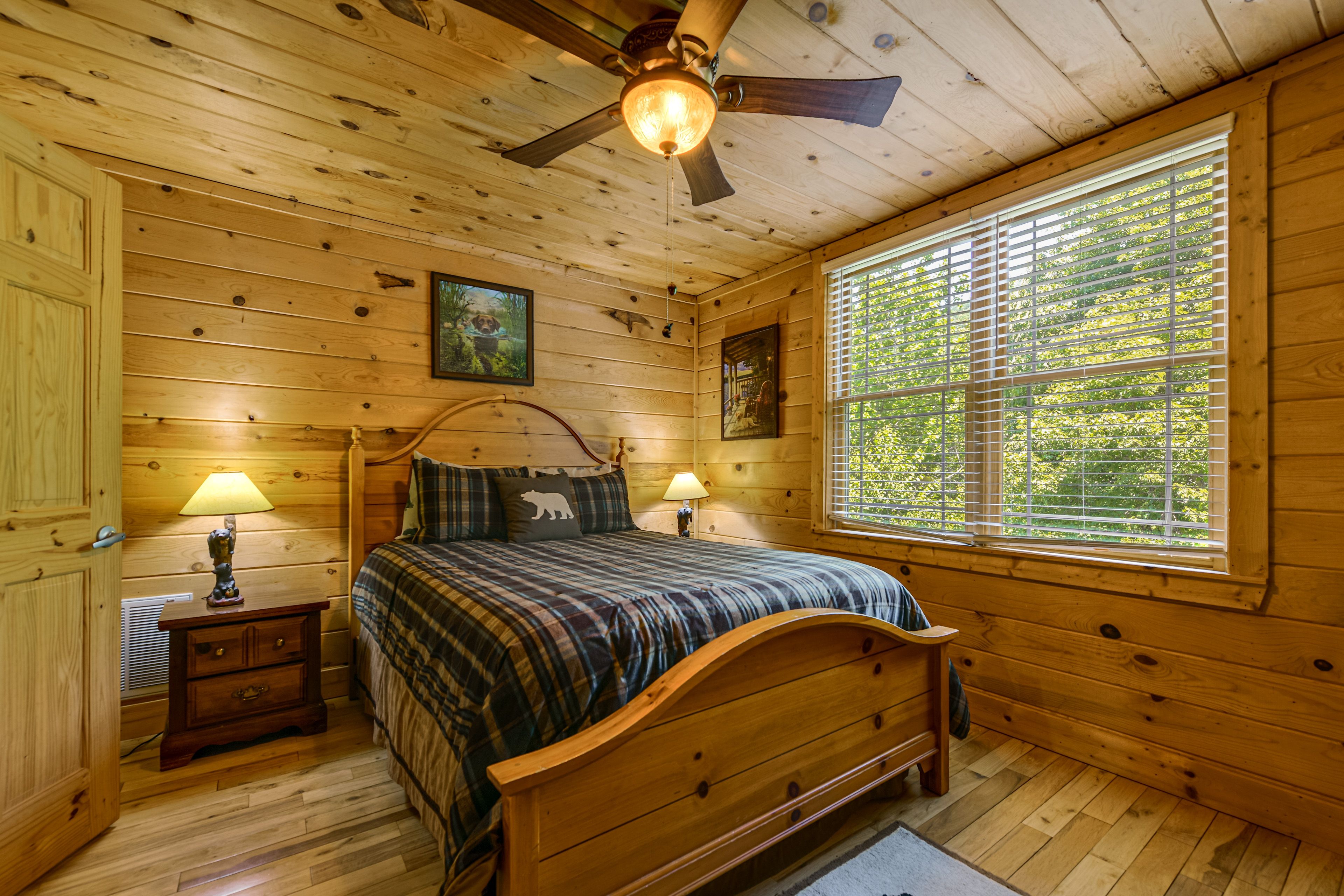 Bedroom 2 | Queen Bed