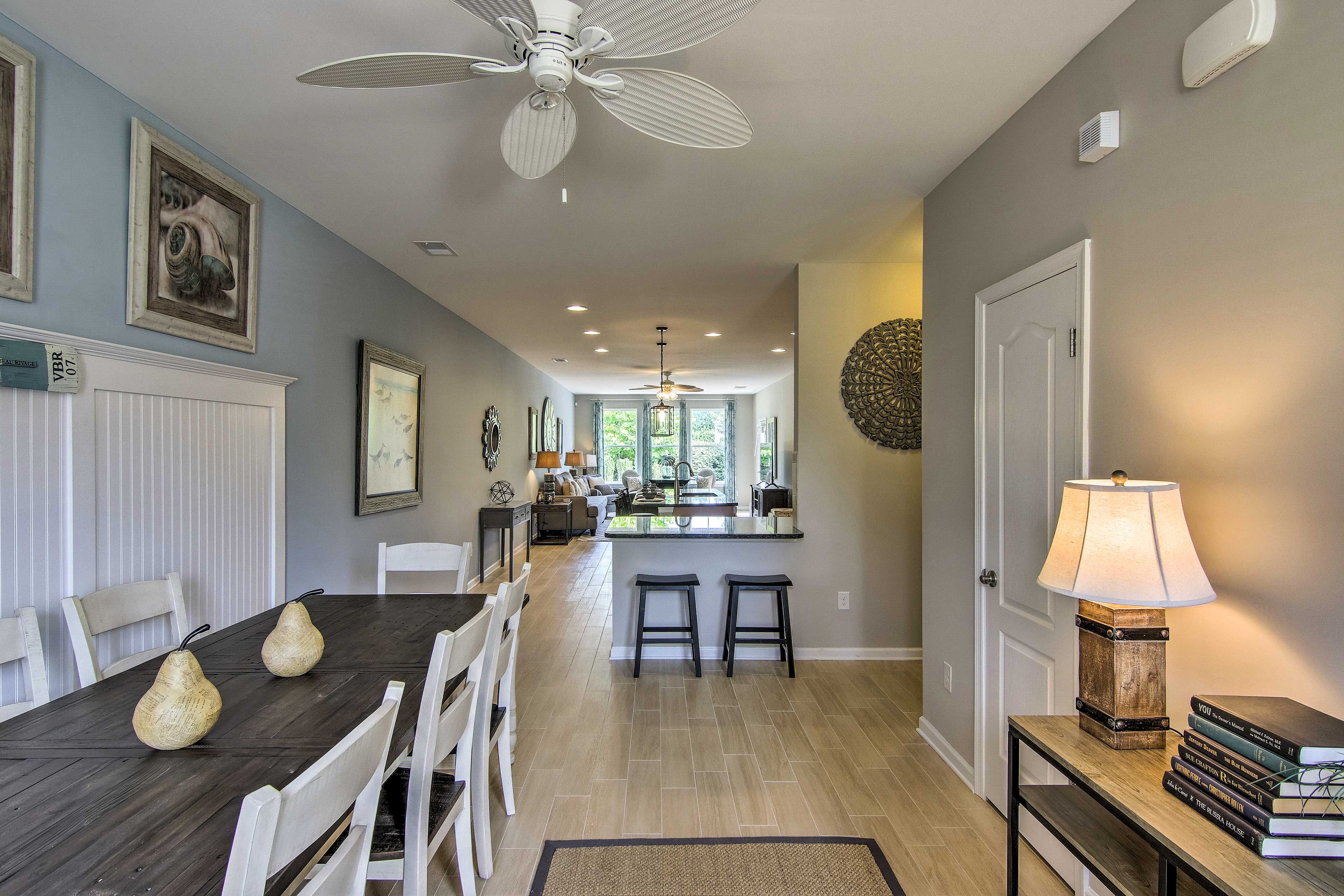 Dining Area | Dishware & Flatware Provided