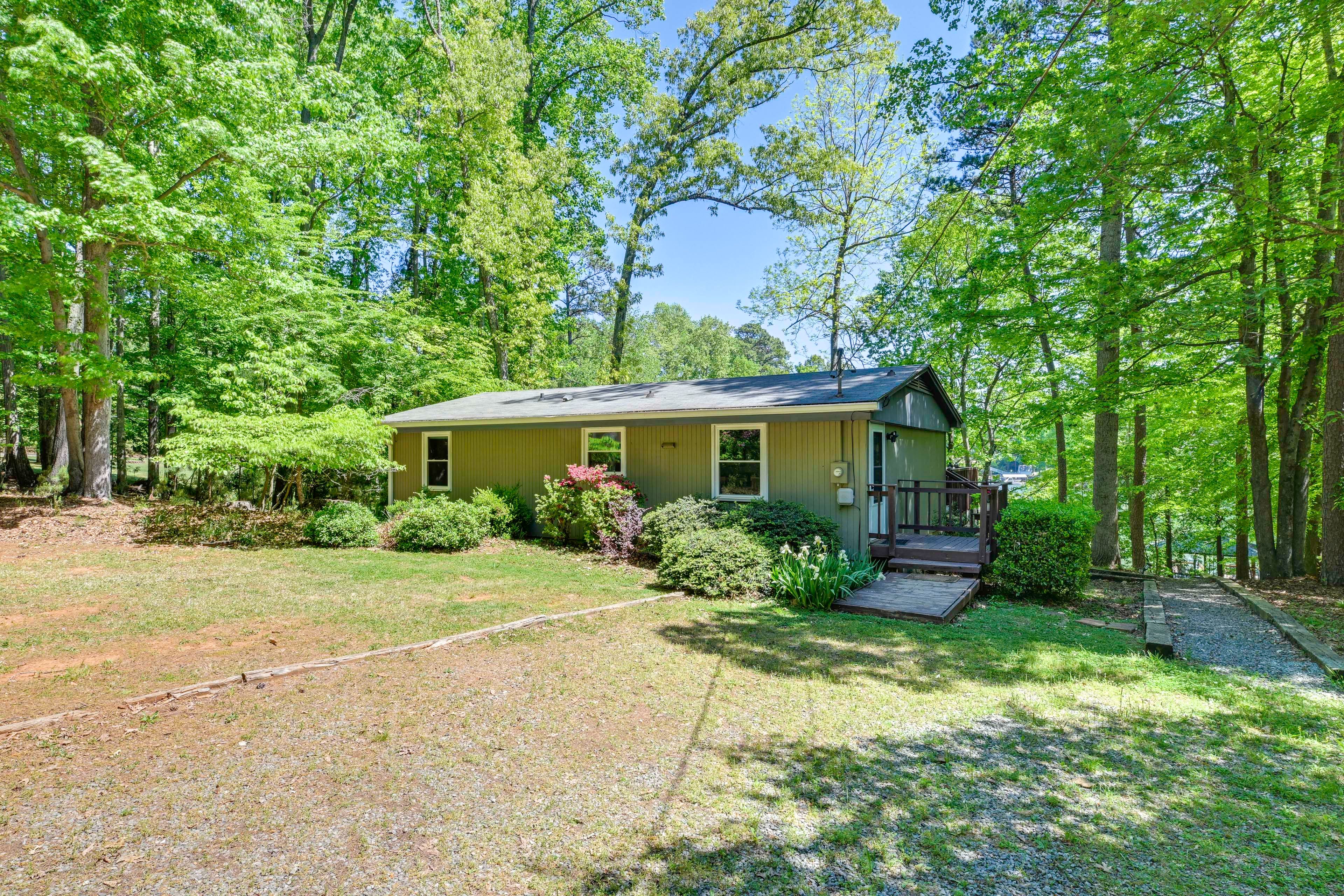 Exterior | Driveway (3 Vehicles)