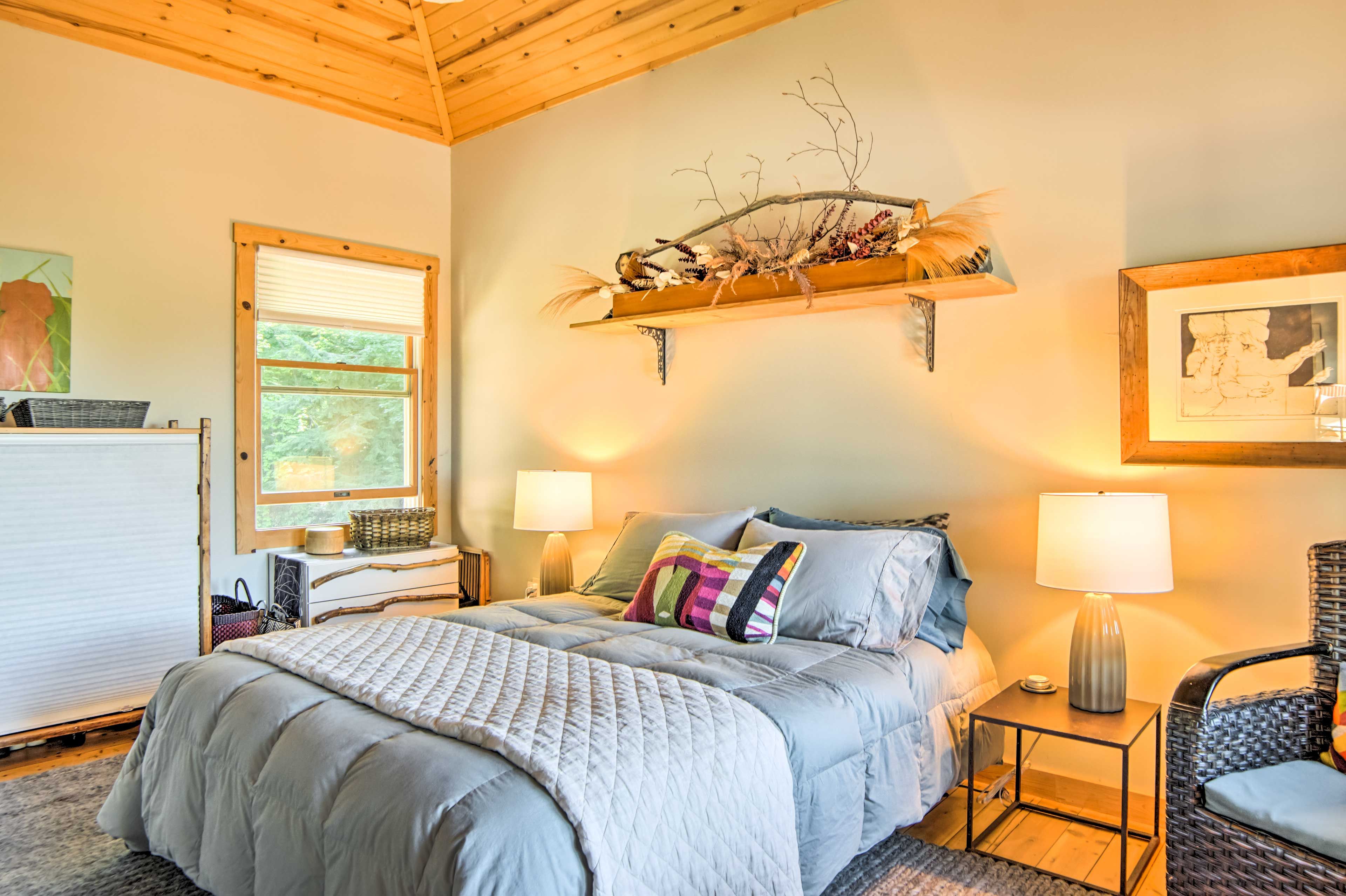 Bedroom 3 | Queen Bed