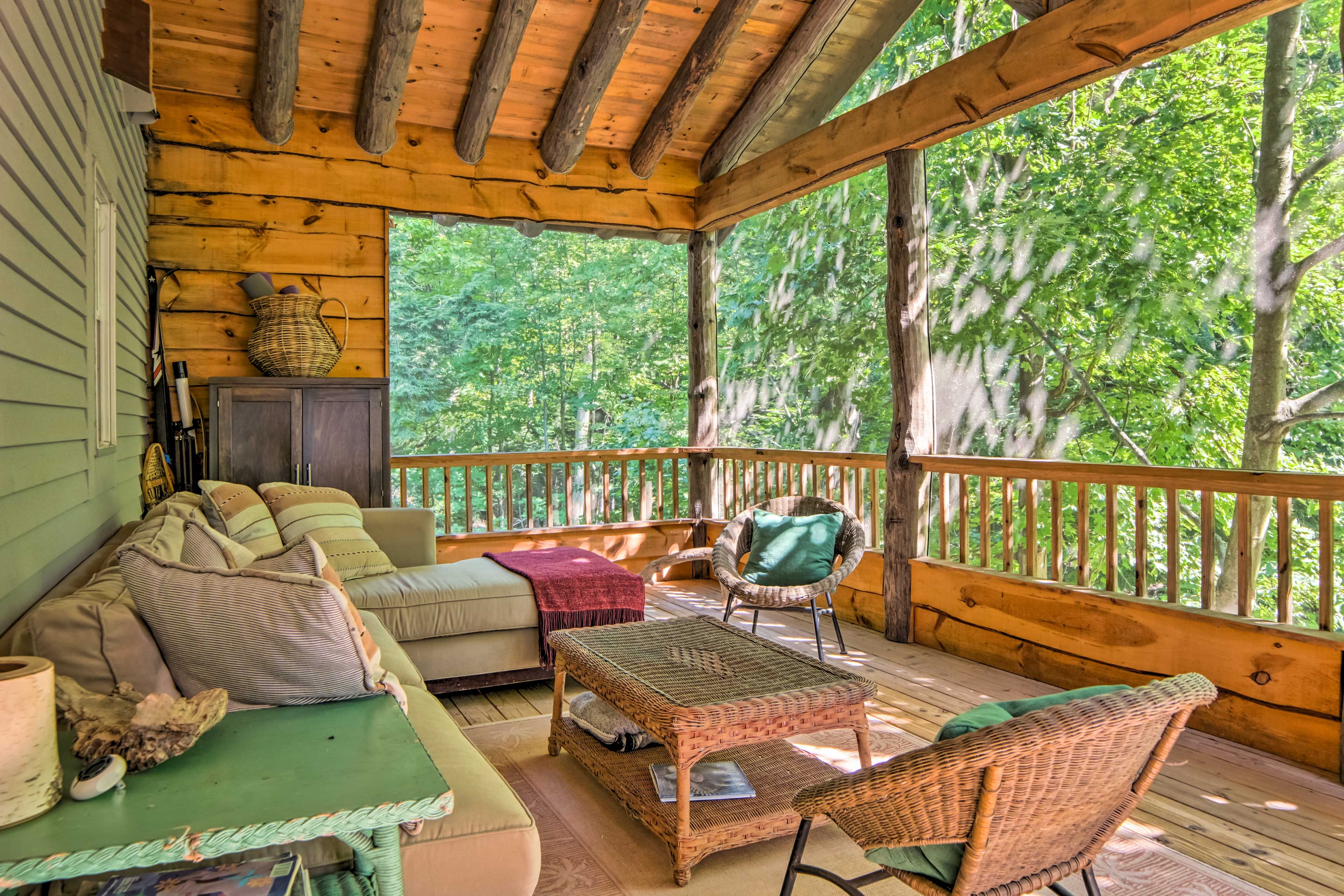 Screened Porch | Queen Sleeper Sofa