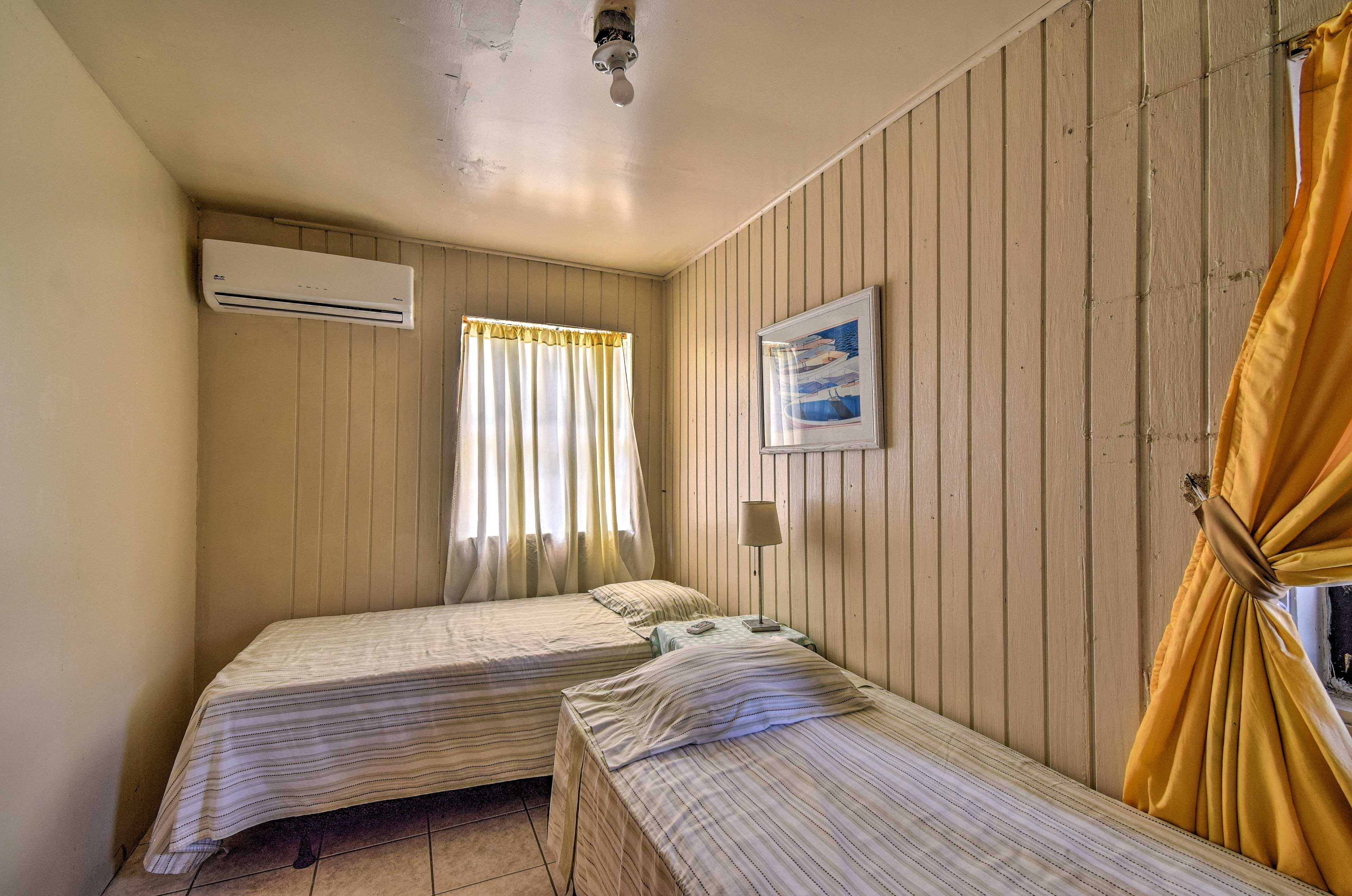 Sweet dreams await on the 2 twin beds!