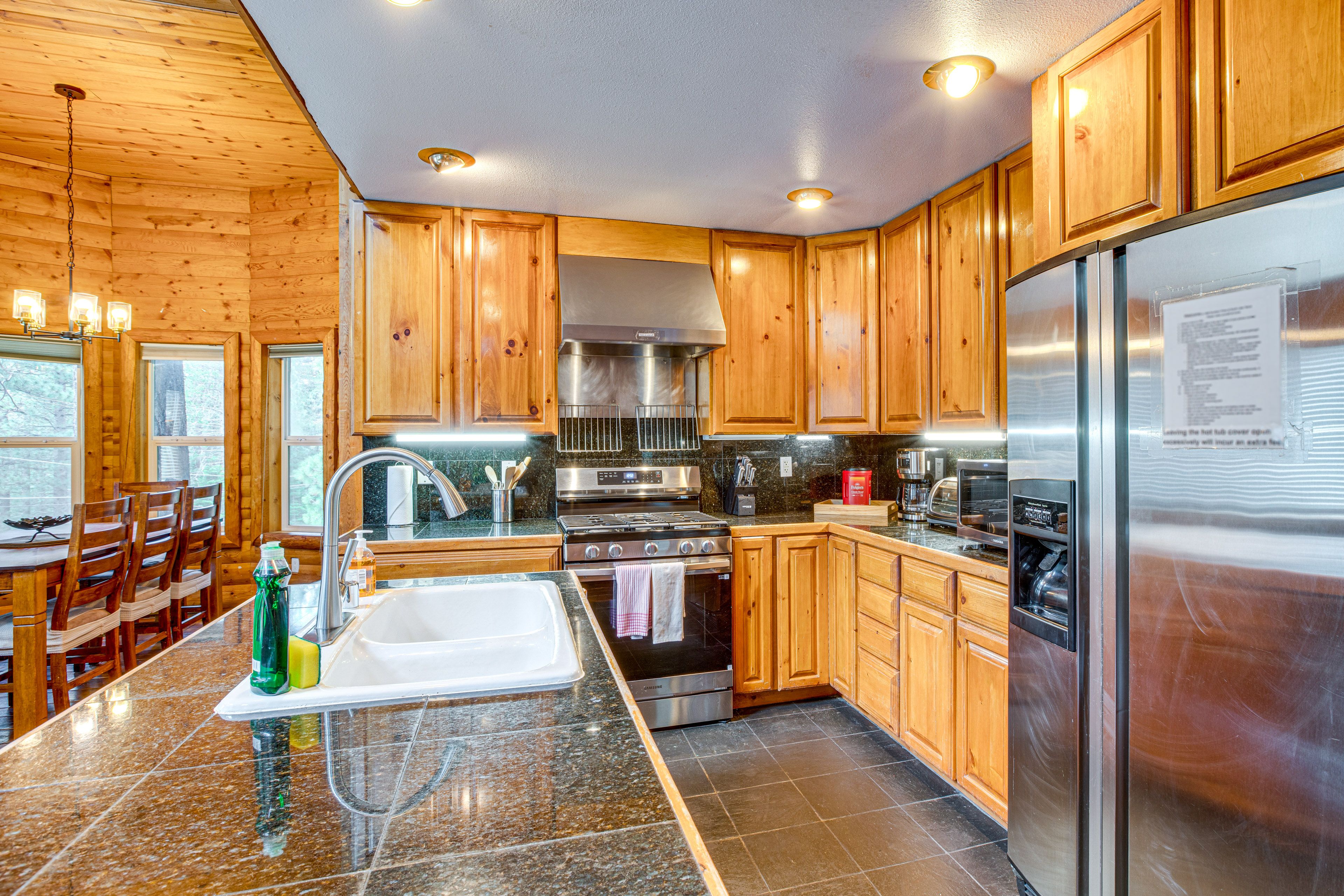 Kitchen | Toaster | Trash Bags & Paper Towels