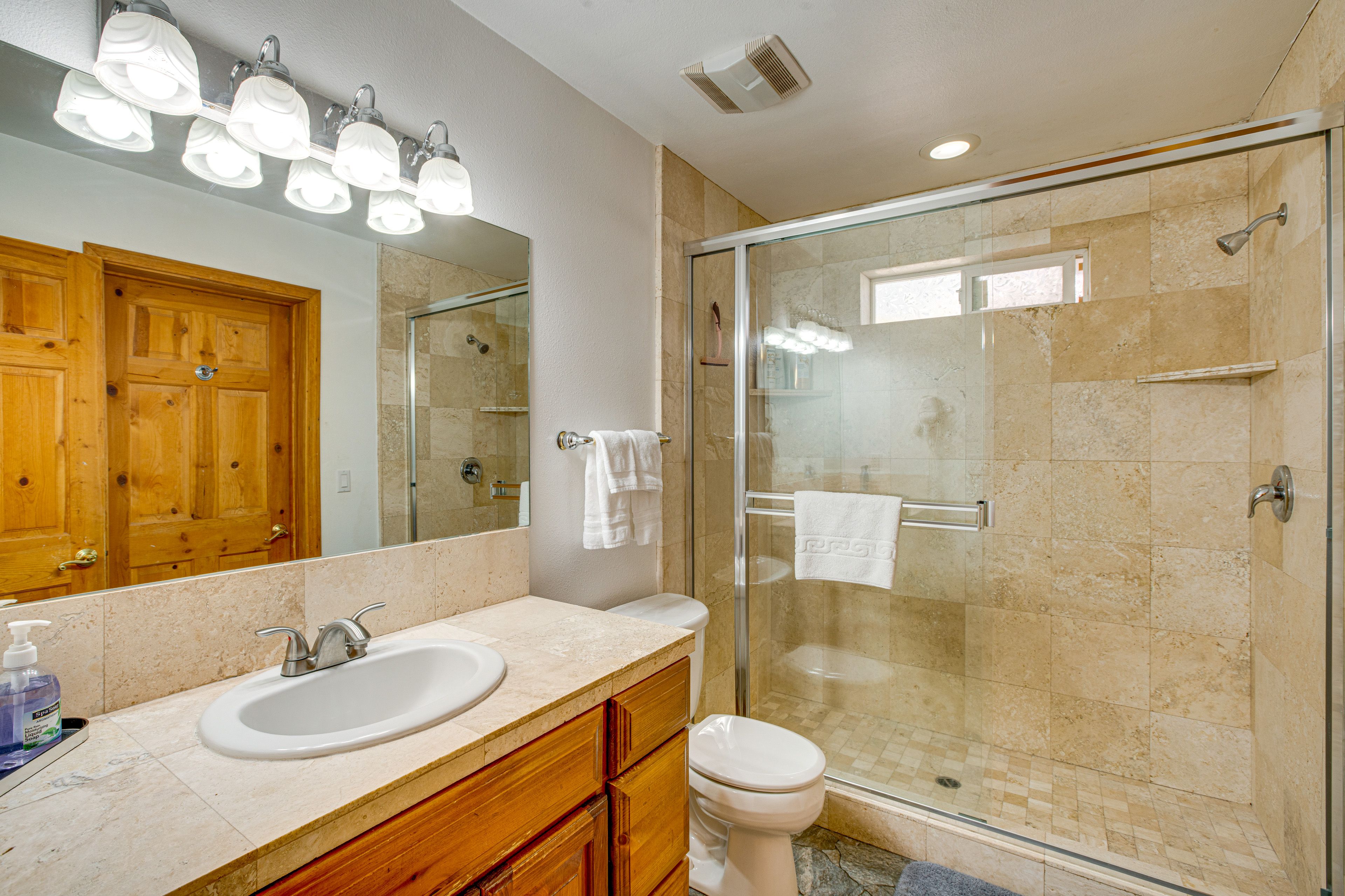 Full Bathroom | Linens & Towels