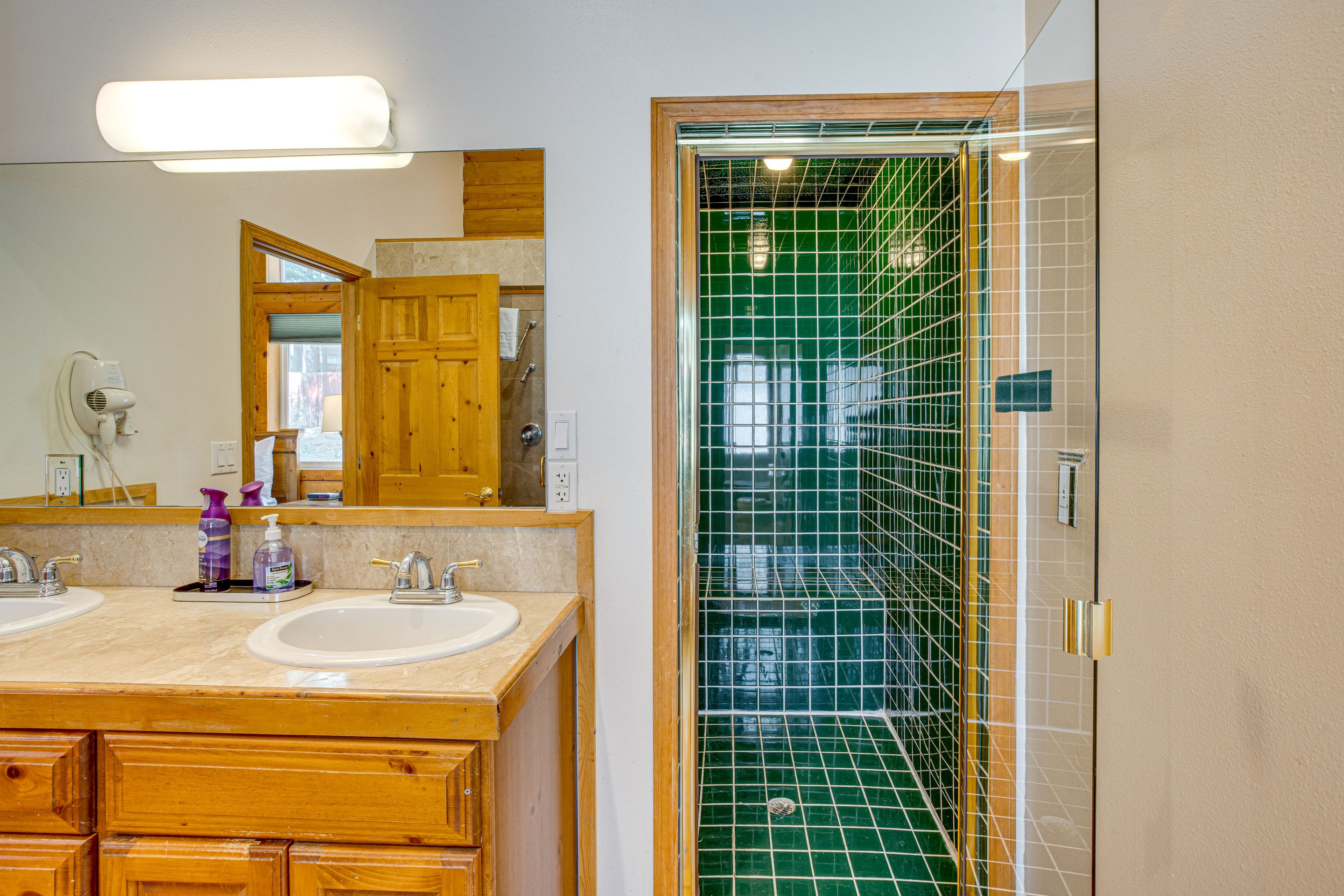 Full Bathroom | Steam Room