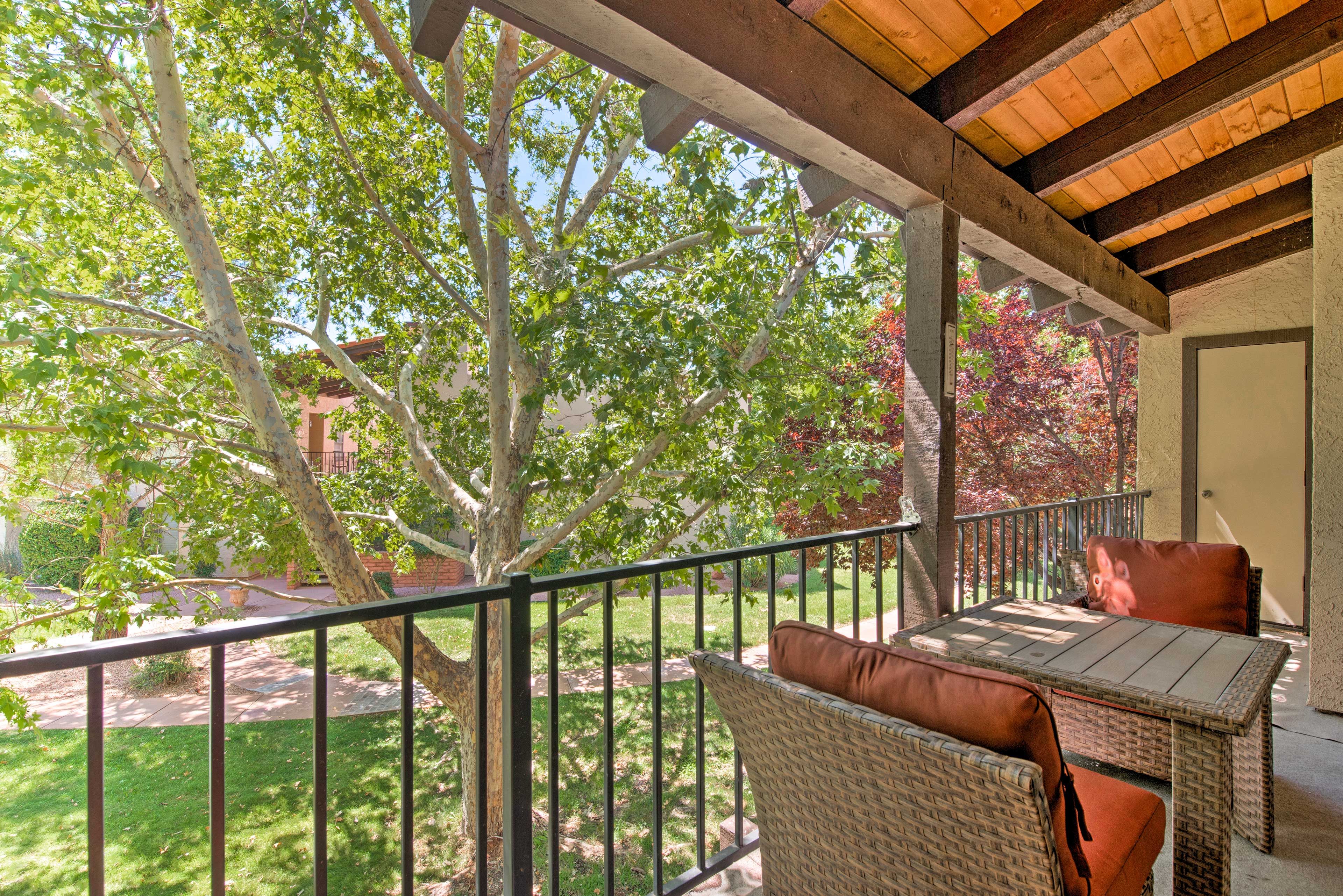 Enjoy a meal al fresco on the furnished patio!