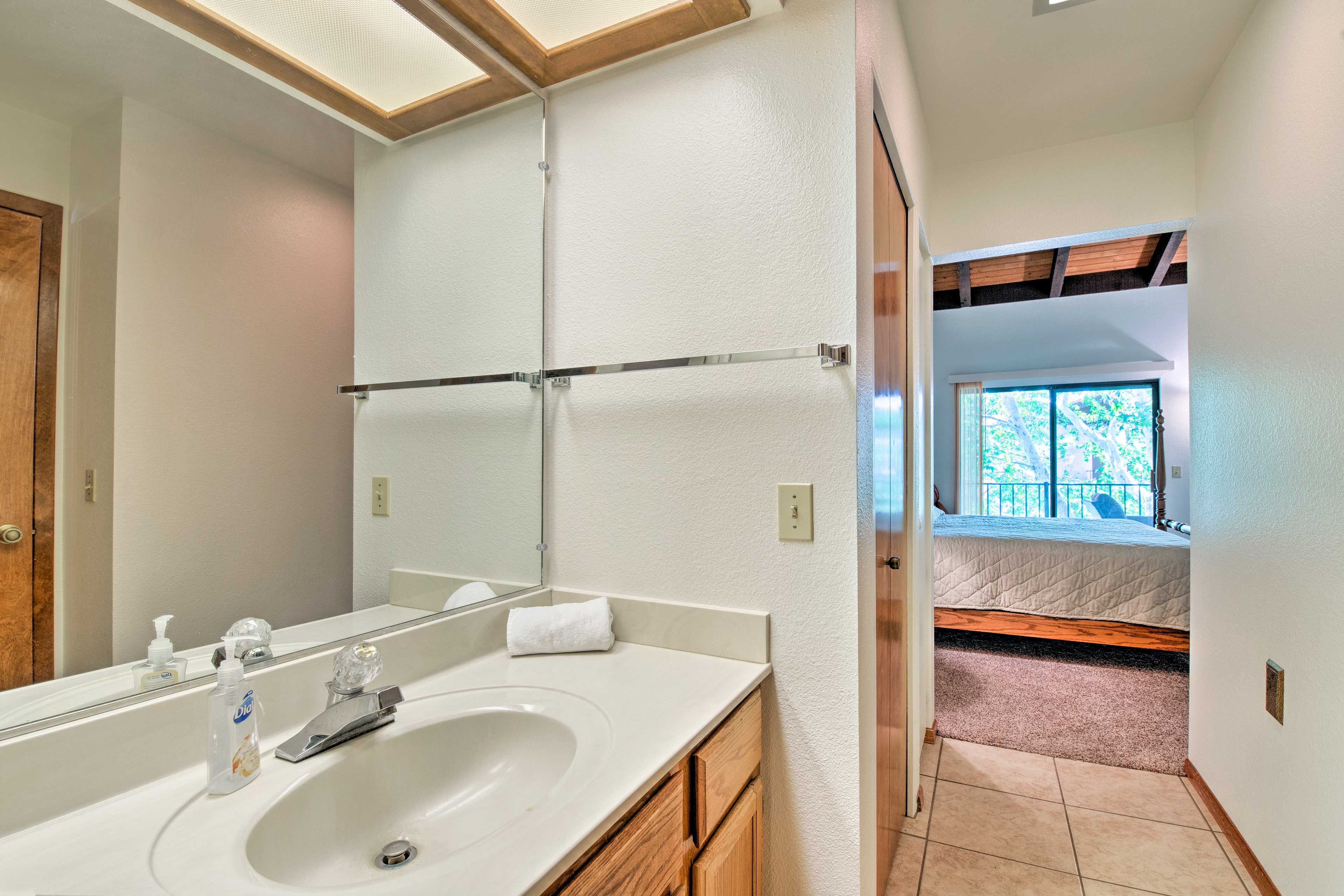 Fresh towels and linens are provided during the stay.
