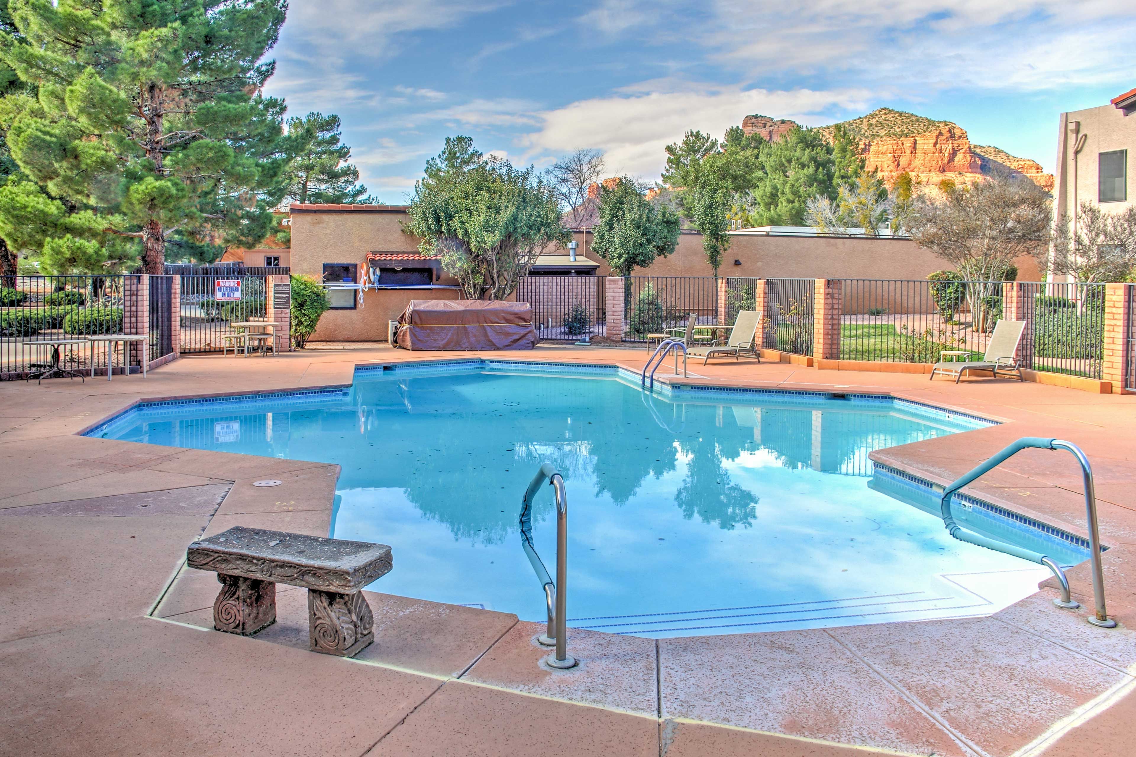 Enjoy access to a community pool, hot tubs, and tennis court!