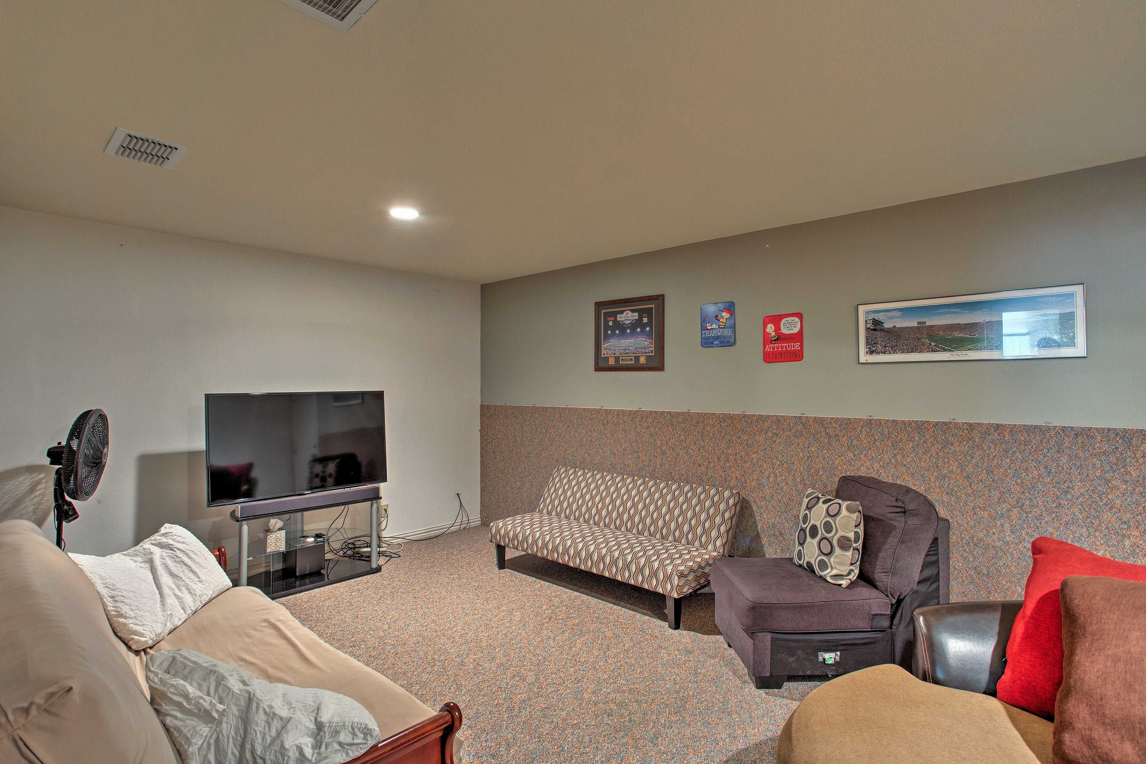 Media Room | Futon | Full Bunk Bed