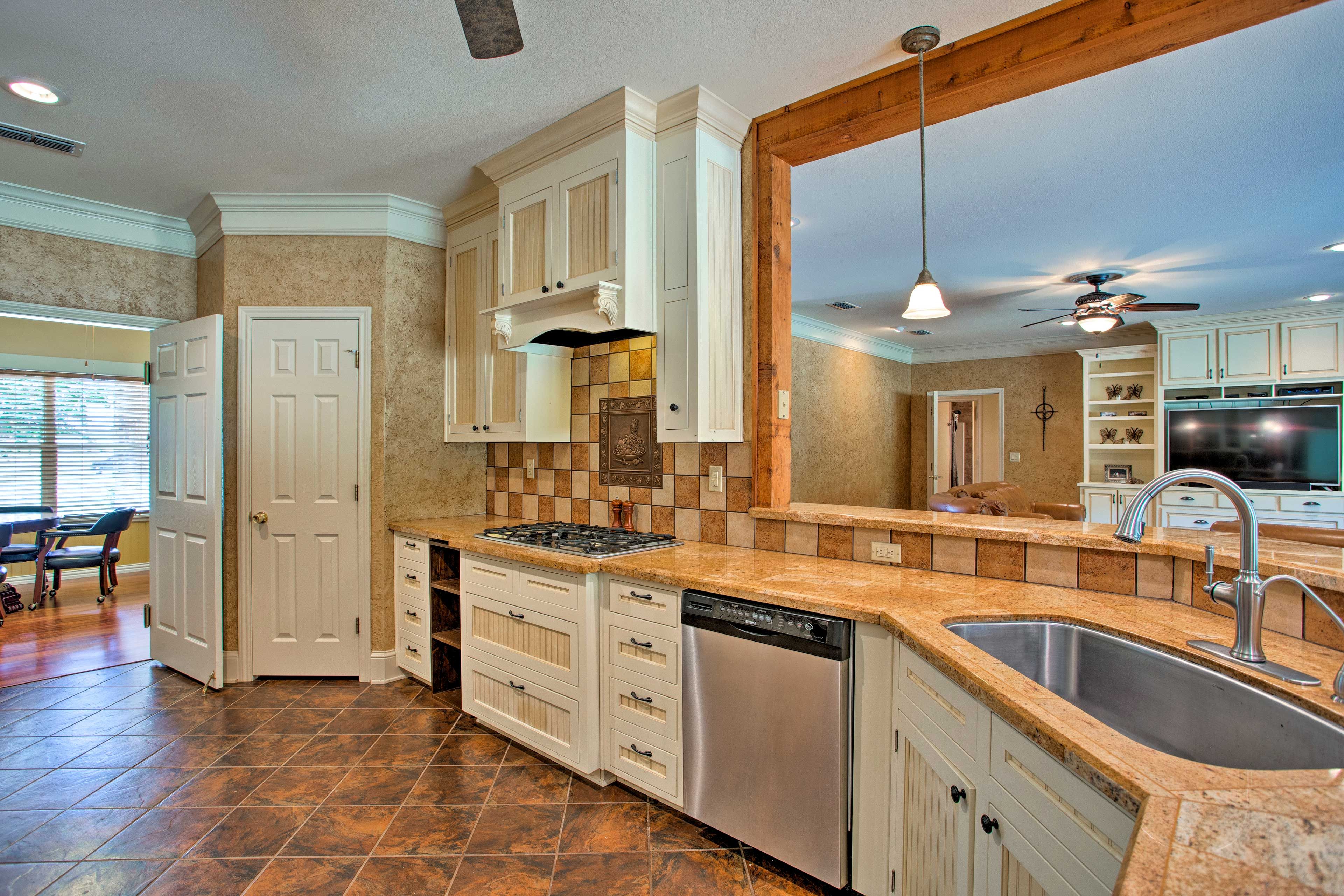 Kitchen | Crockpot | Toaster | Trash Bags & Paper Towels