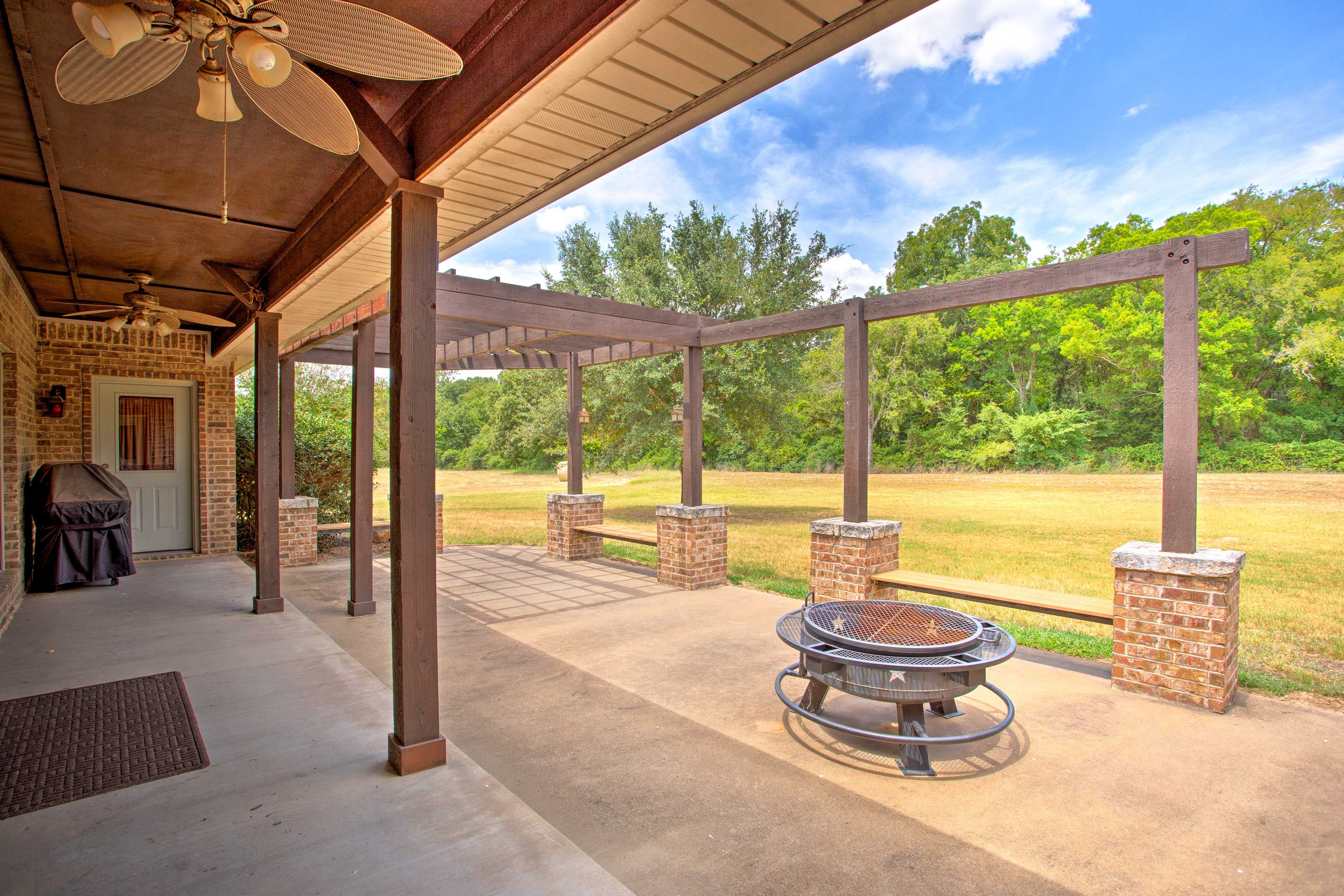 Covered Patio | Fire Pit