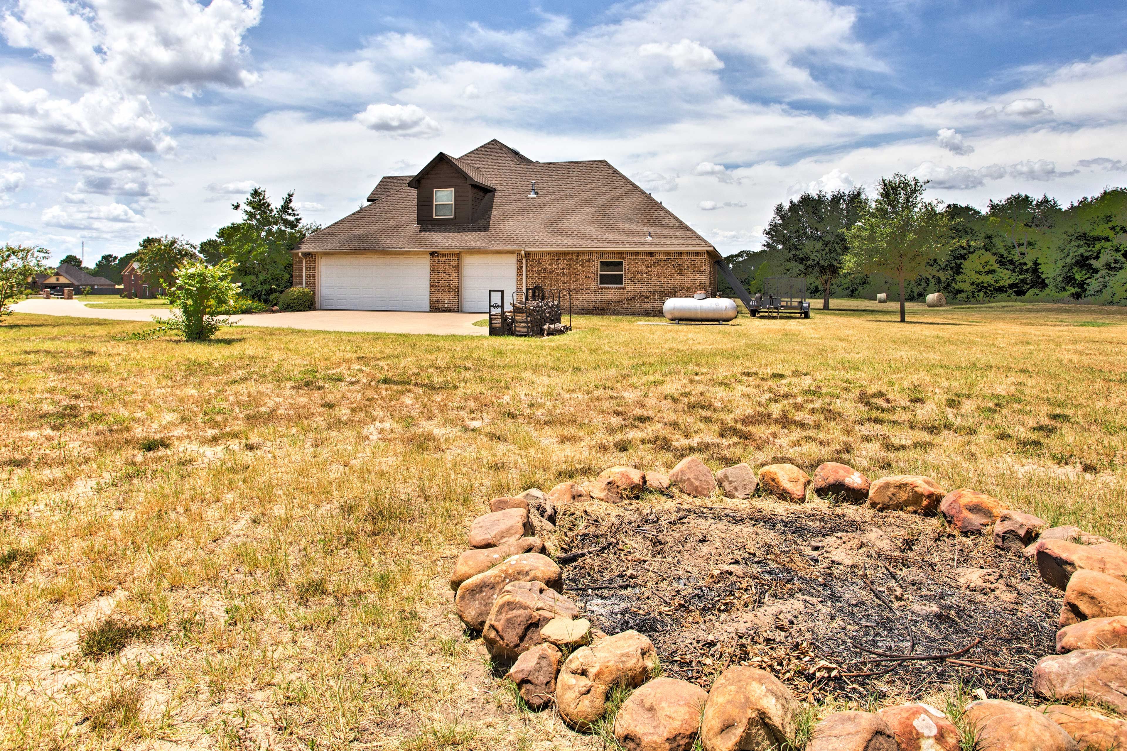 Parking | Driveway (10 Vehicles) | No Grass Parking