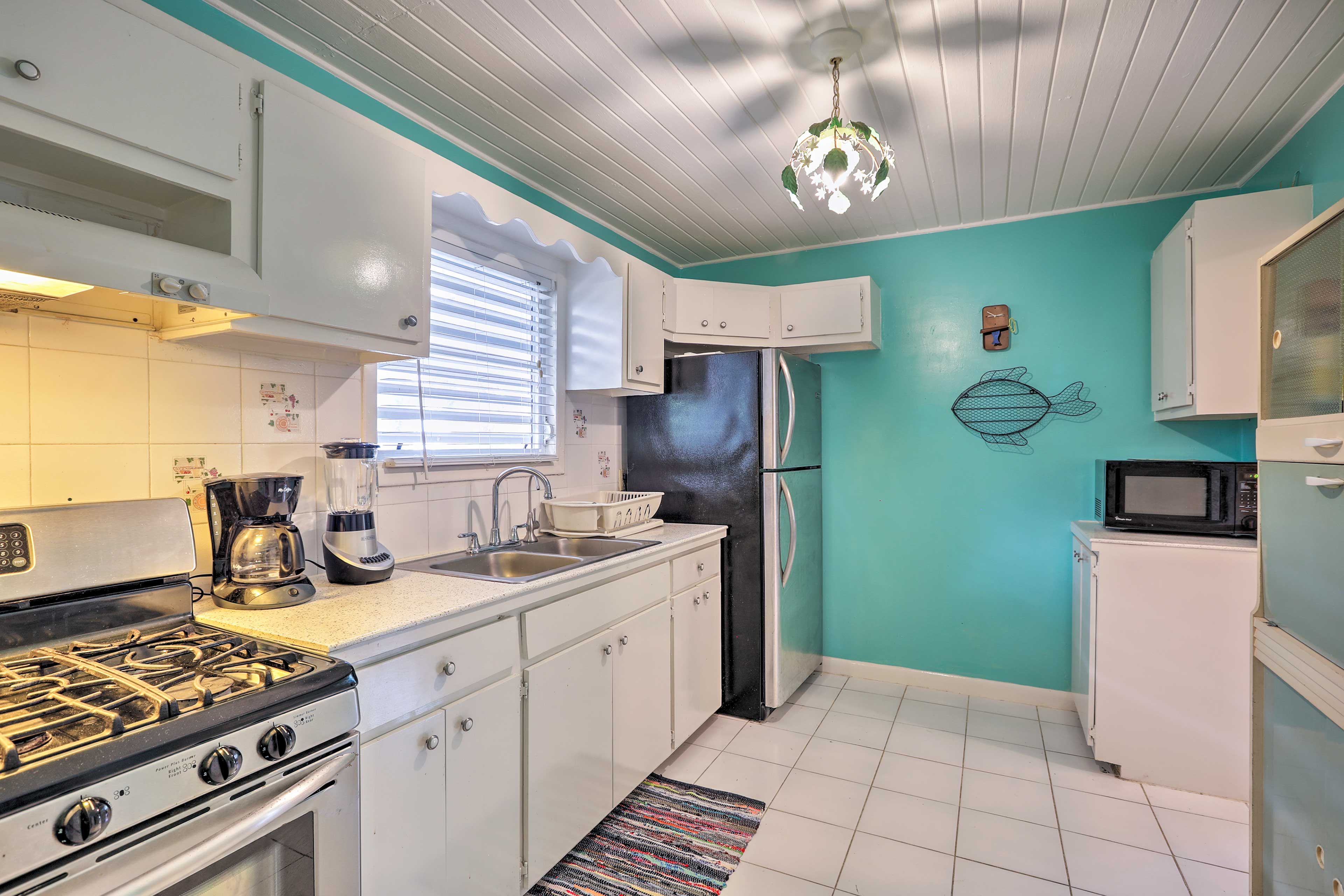 Kitchen | Toaster | Trash Bags & Paper Towels