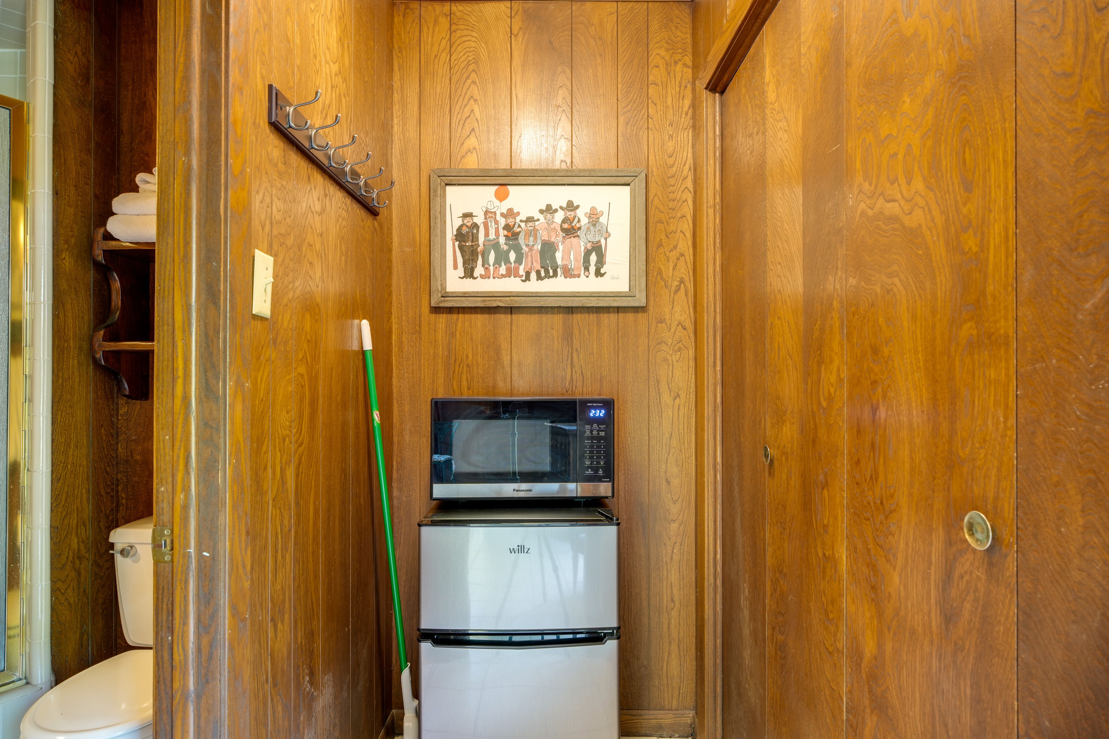 Bedroom 3 (Guest House) | Mini Fridge & Microwave