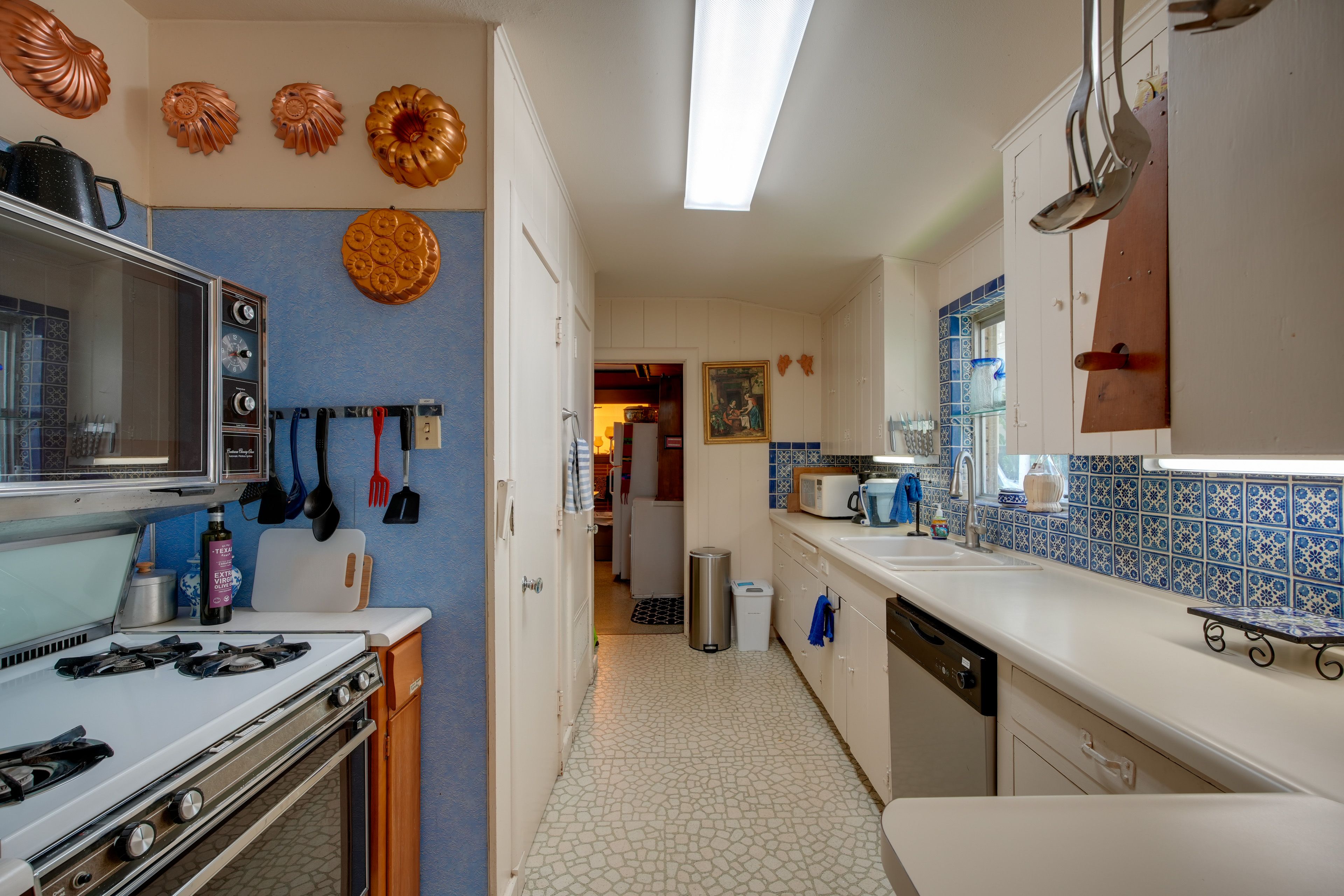 Kitchen | Toaster | Trash Bags & Paper Towels