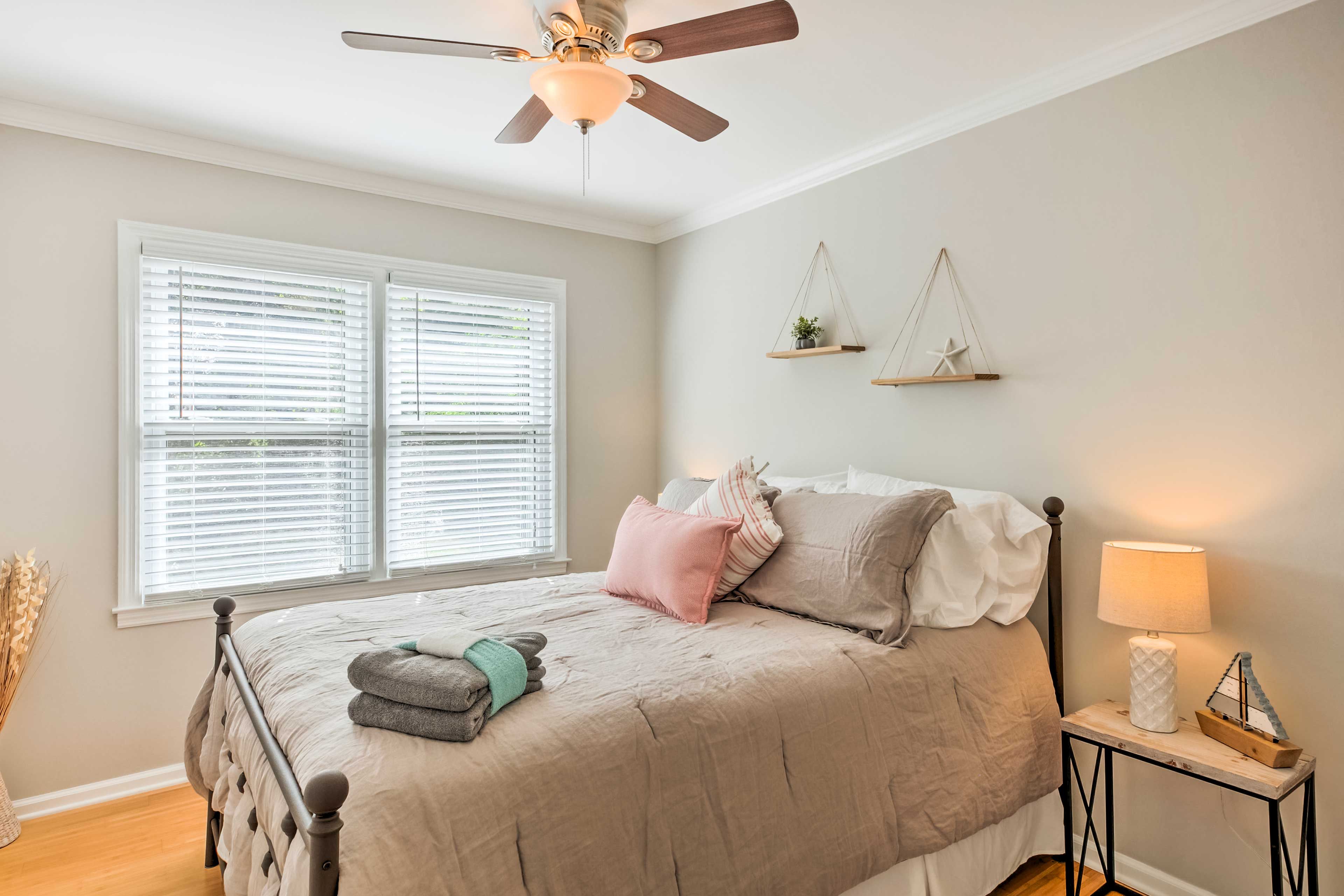 Bedroom 2 | Queen Bed