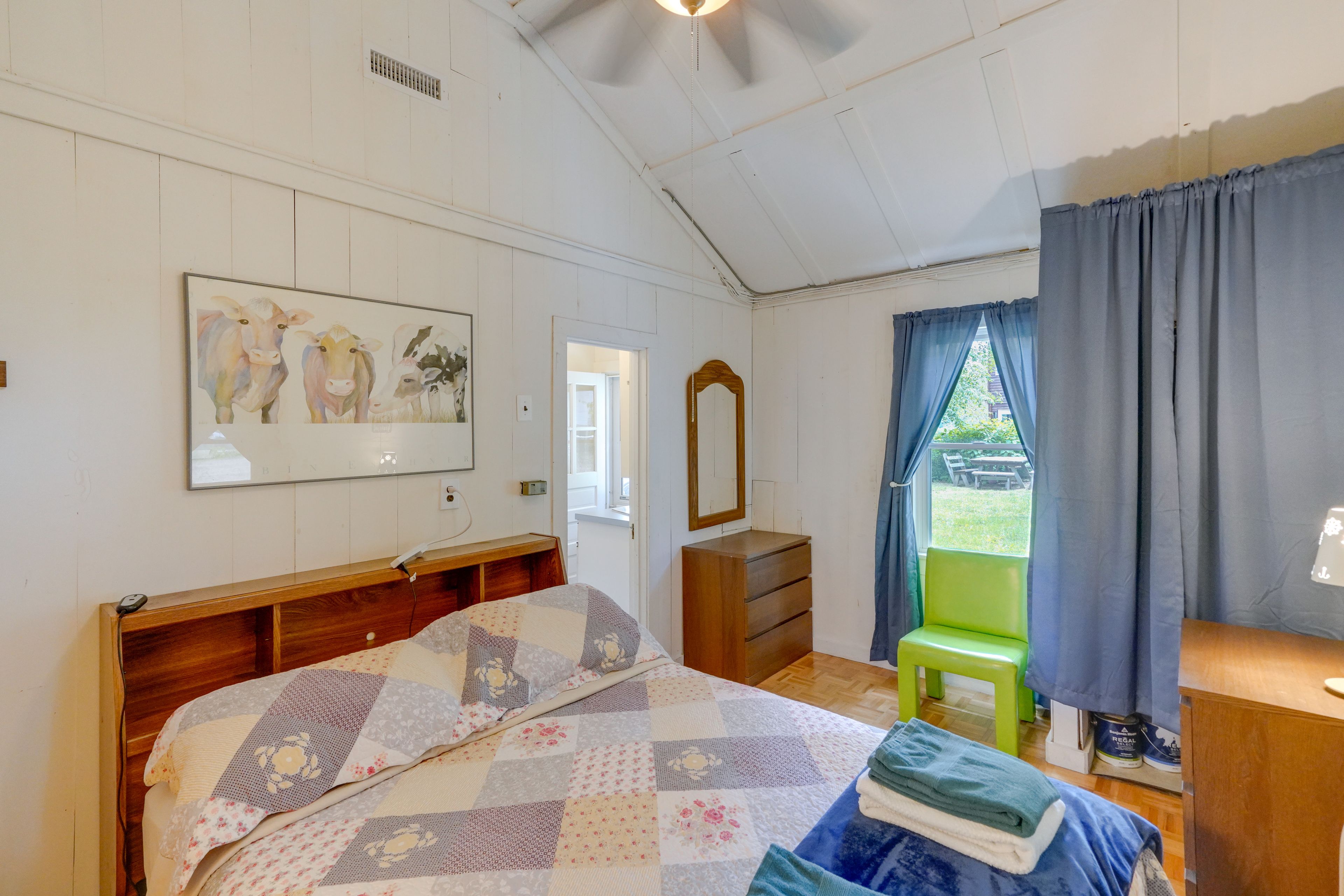Bedroom 4 | Queen Bed