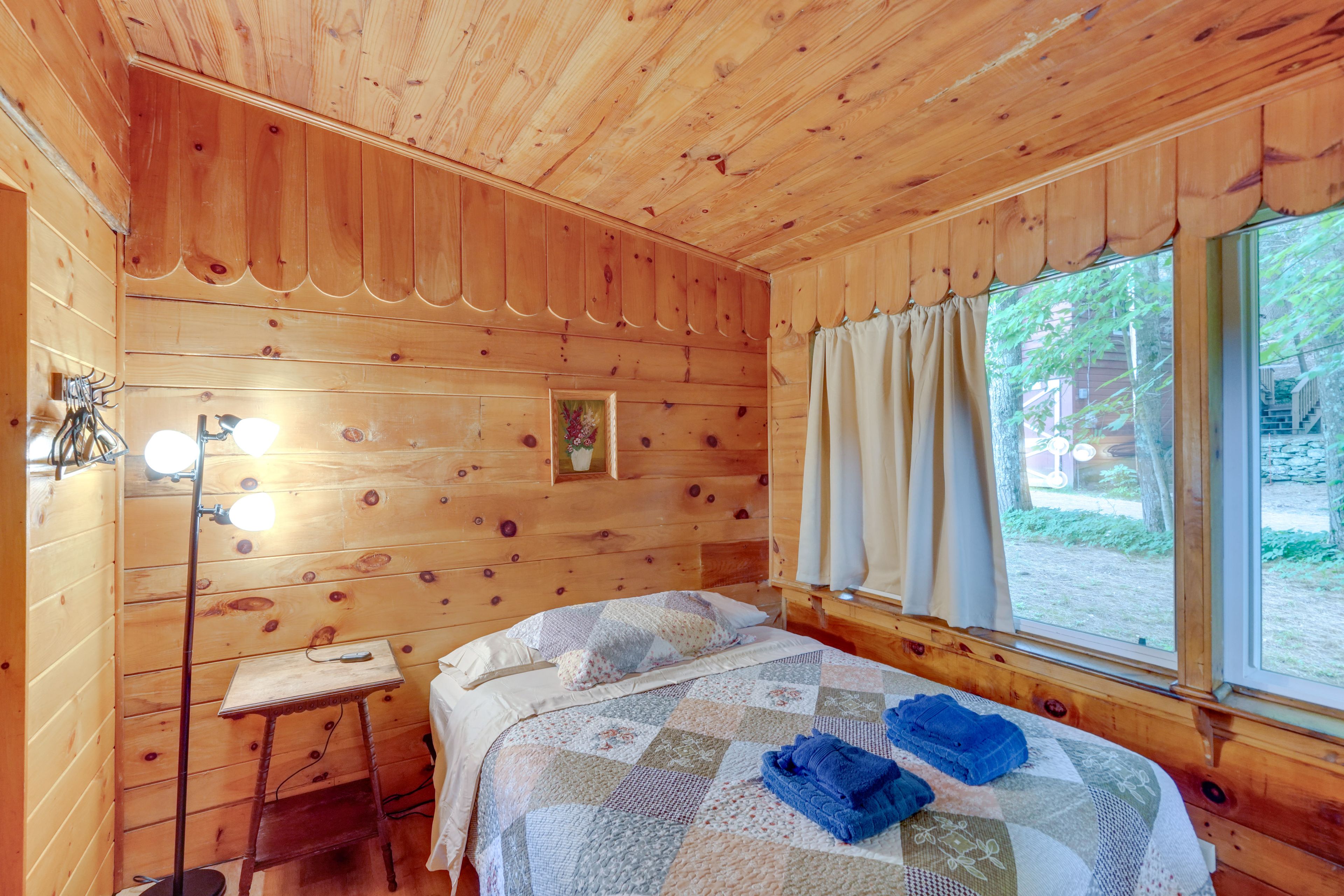 Bedroom 2 | Queen Bed