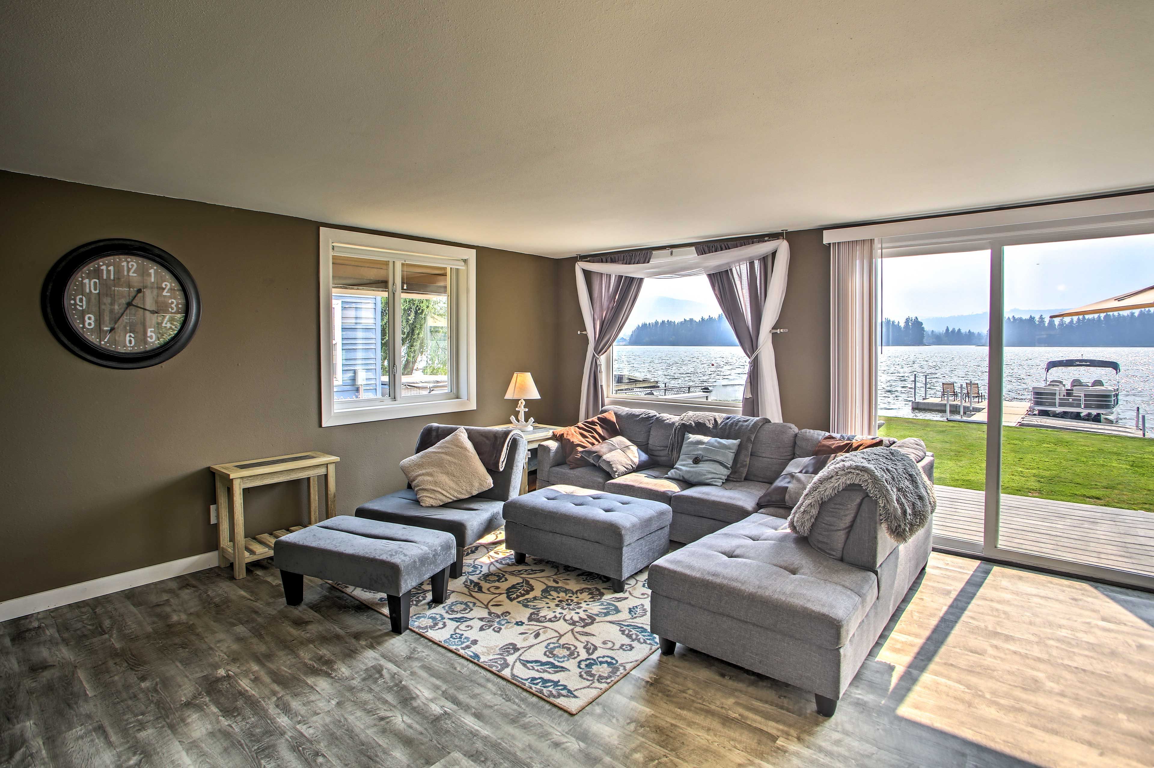 Living Room | Lake Views | Free WiFi | Central Air Conditioning