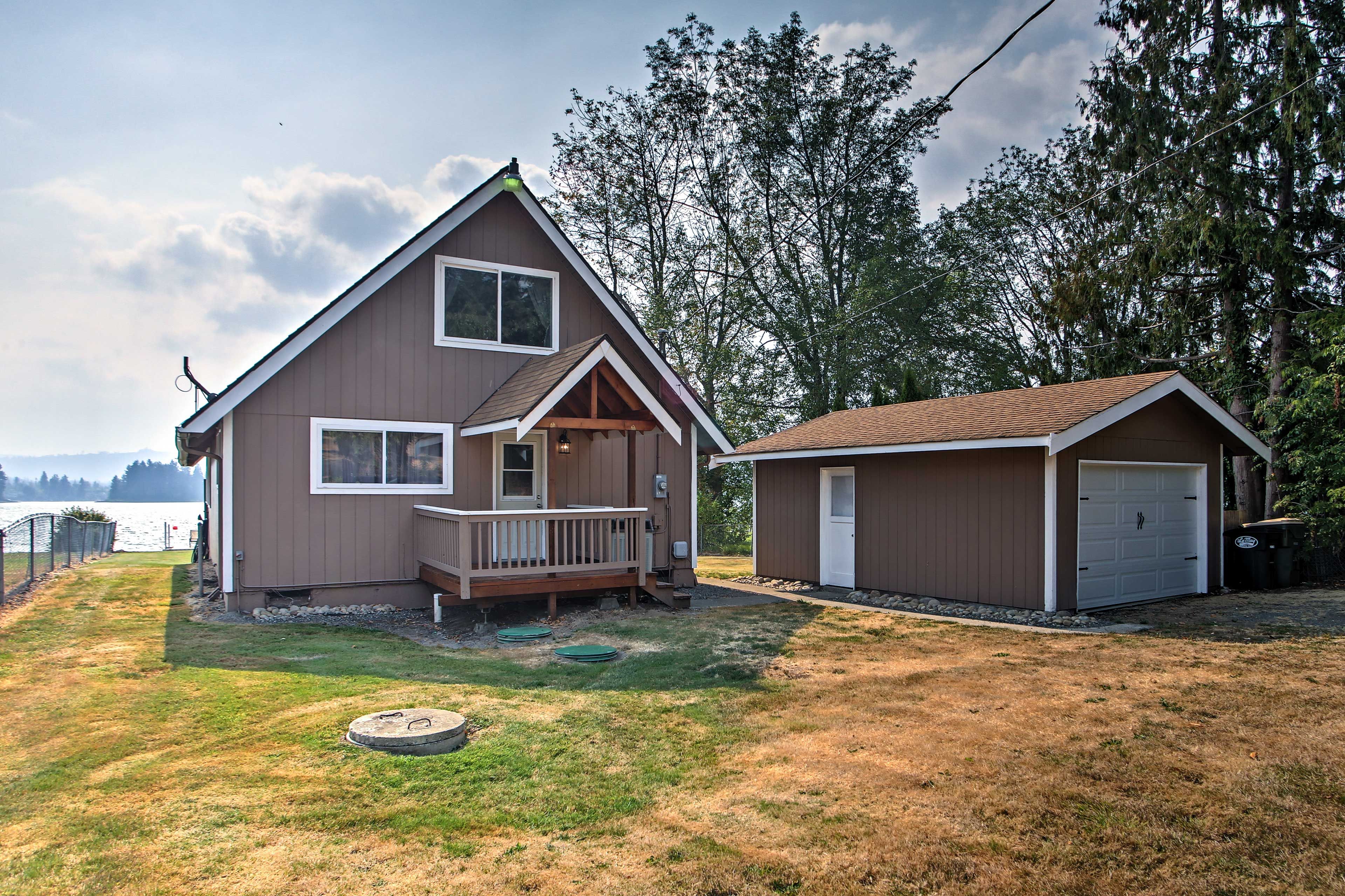 Exterior | Steps Required | Parking | Driveway (3 Vehicles)