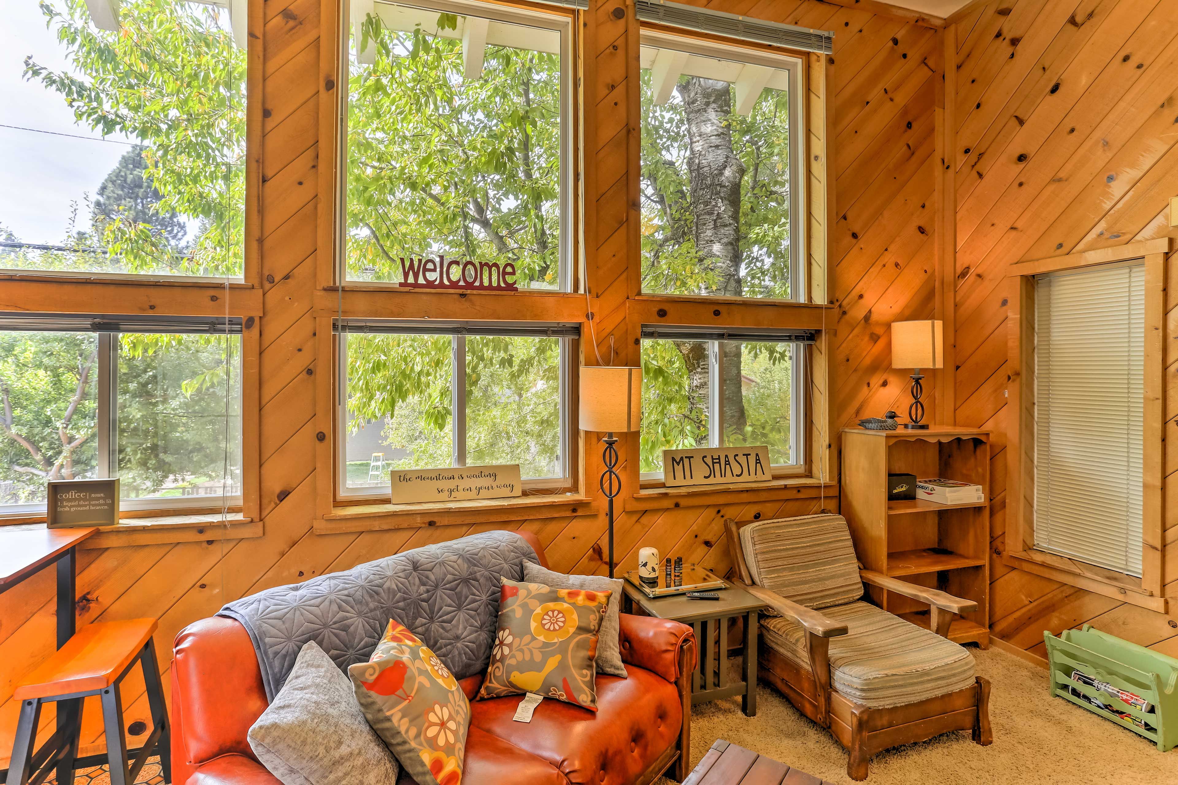 Mount Shasta Vacation Rental | Studio | 1BA | 550 Sq Ft | Stairs Required