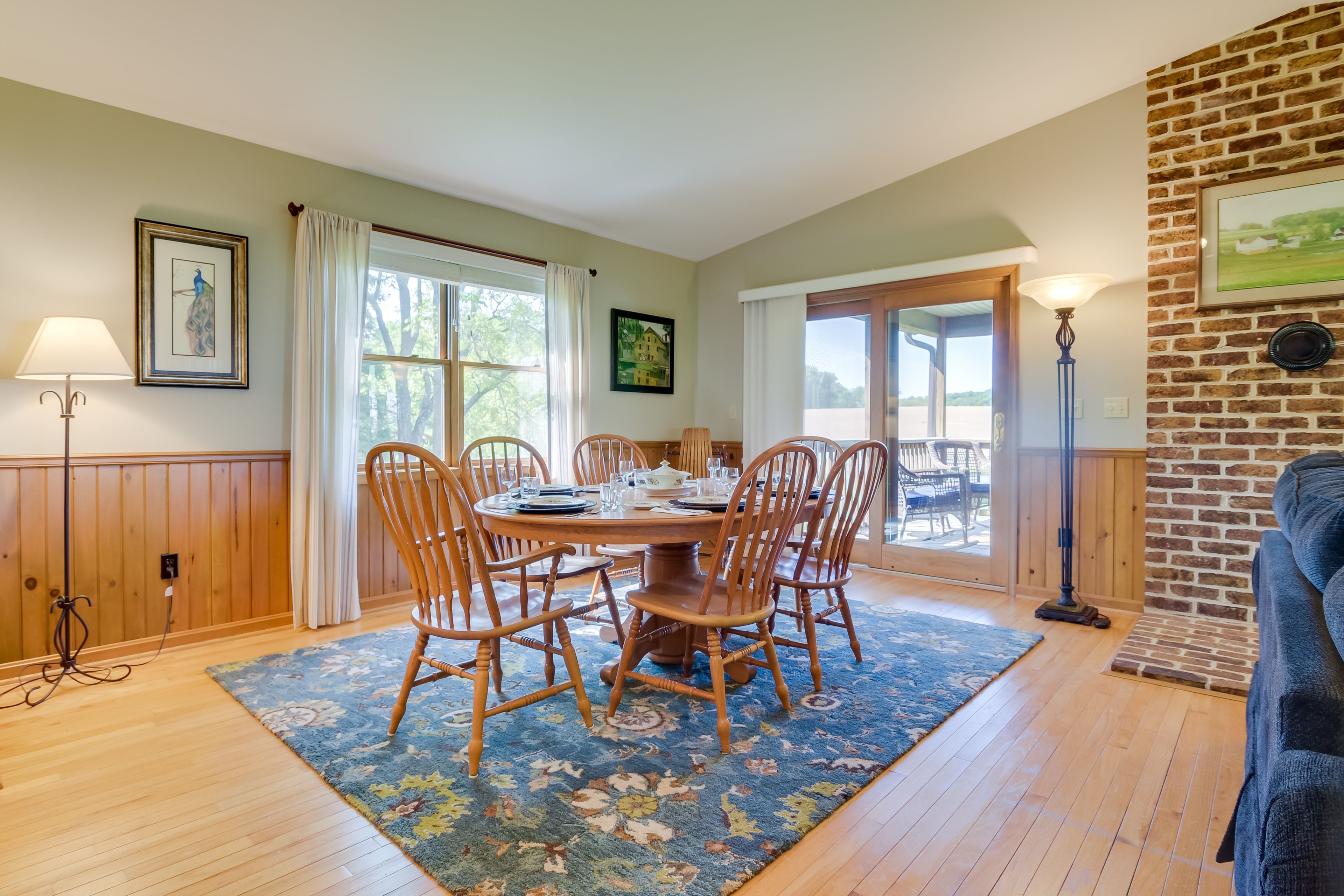 Dining Table | Dishware & Flatware Provided | Central Air Conditioning/Heat