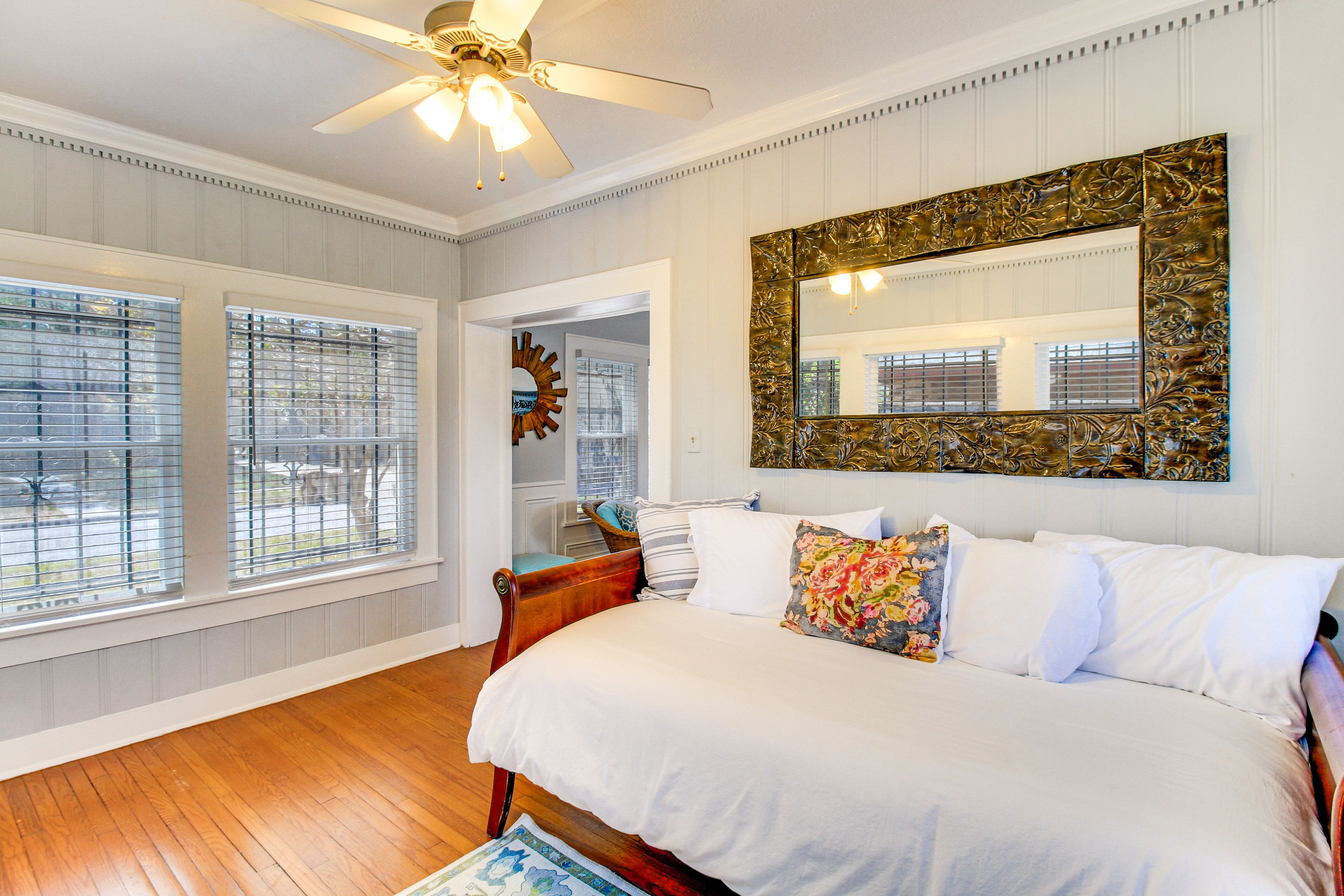 Sunroom | Twin Bed