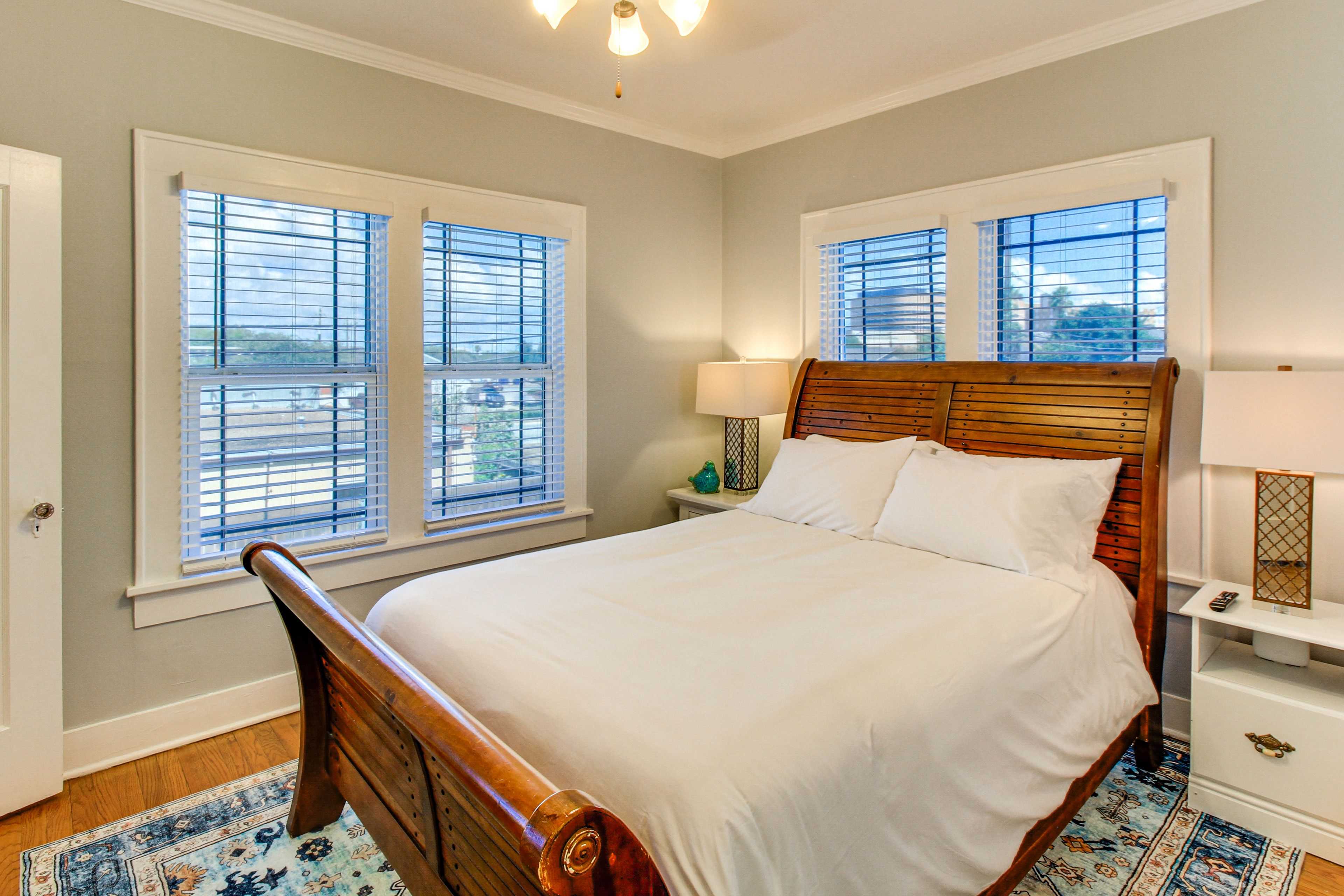 Bedroom 2 | Queen Bed