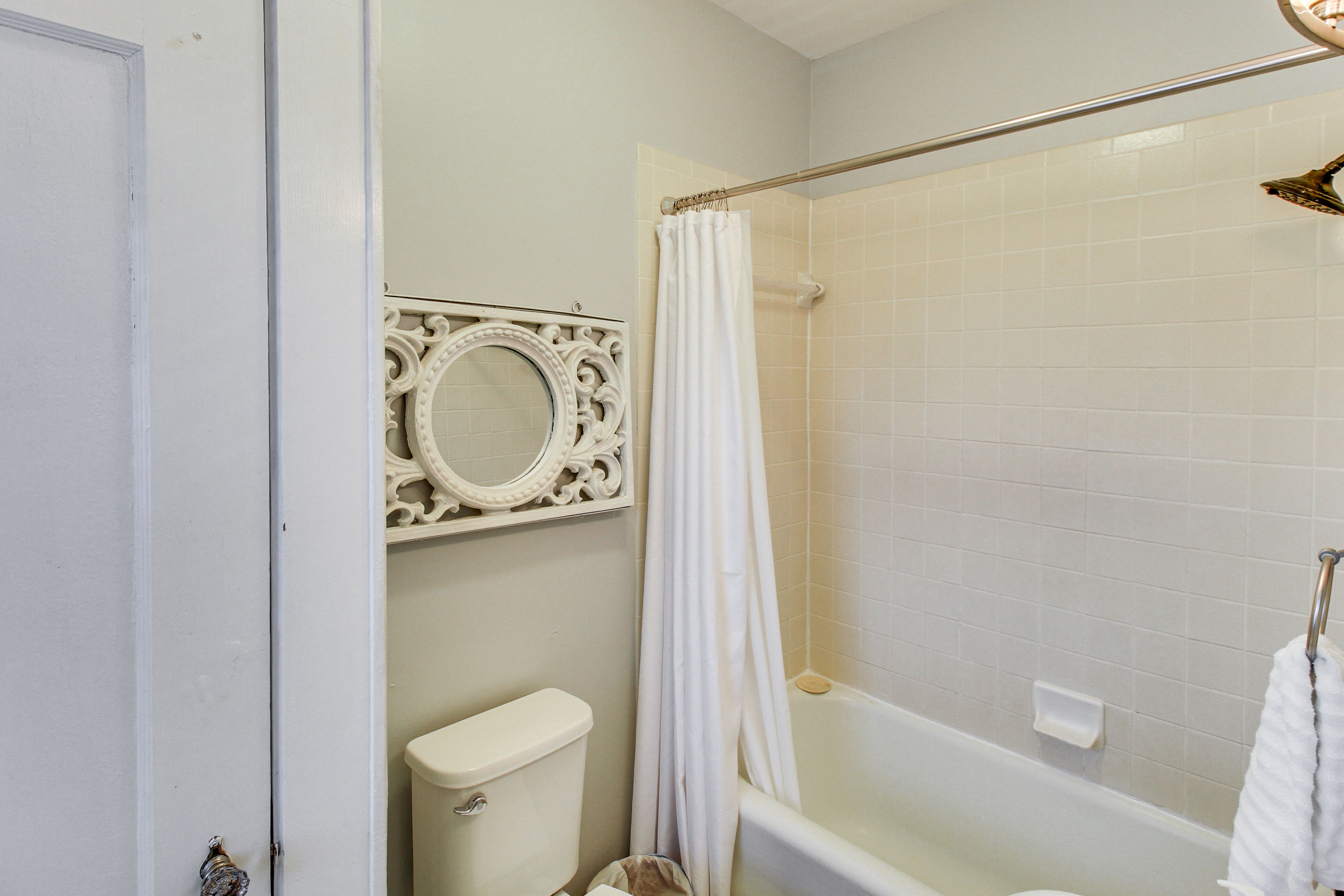 En-Suite Bathroom | Towels & Linens Provided