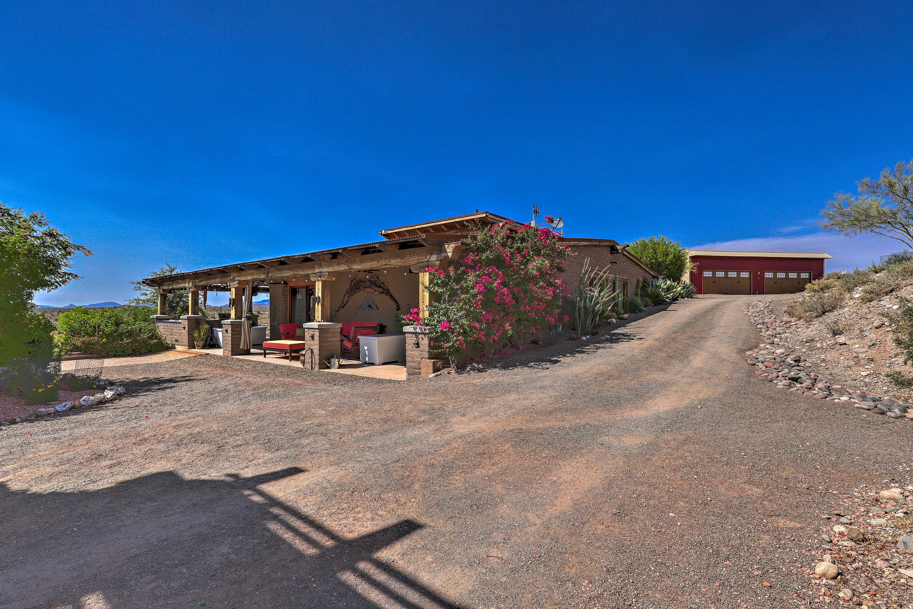Parking | Driveway (2 Vehicles) | RV Hookup Available