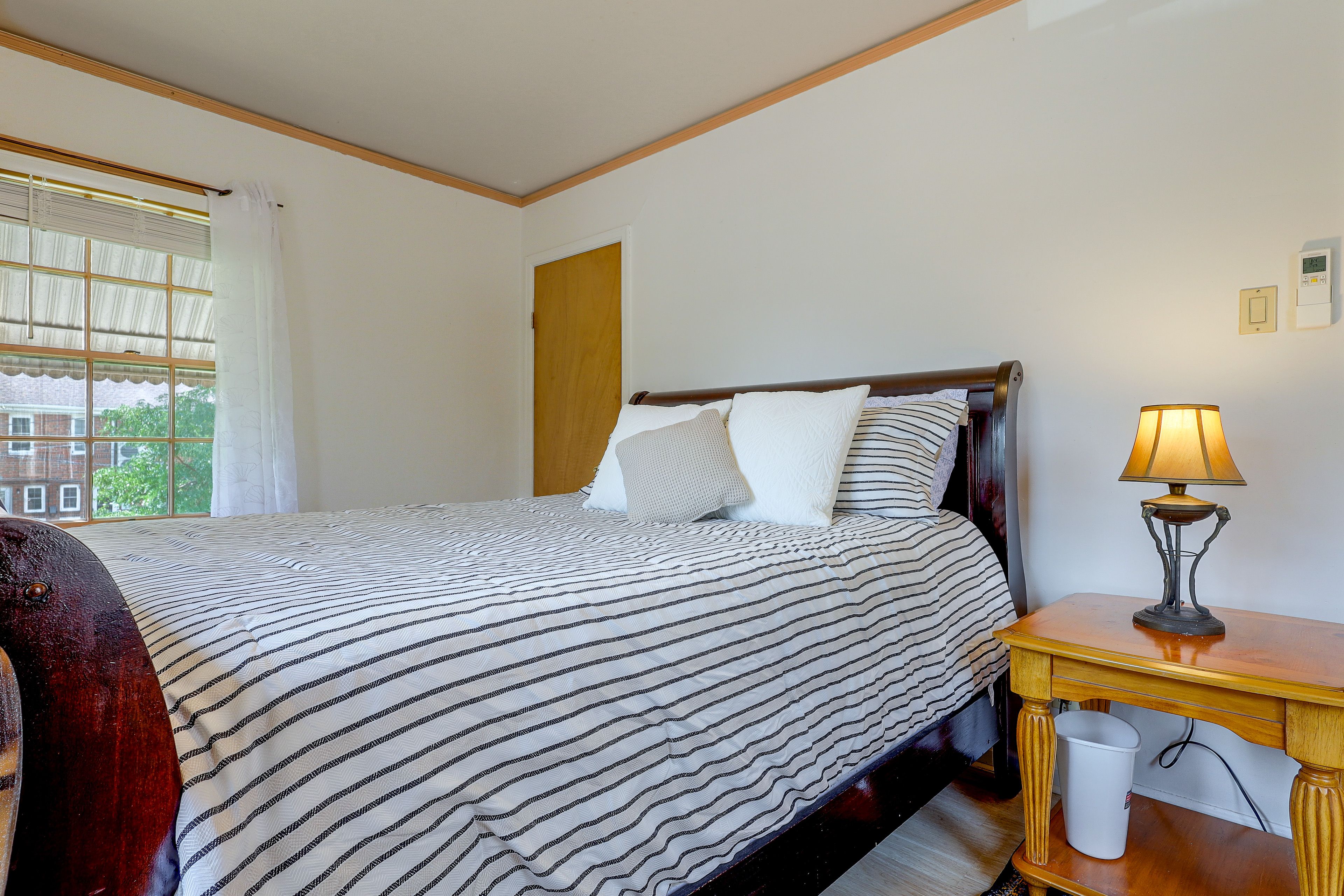 Bedroom | Queen Bed