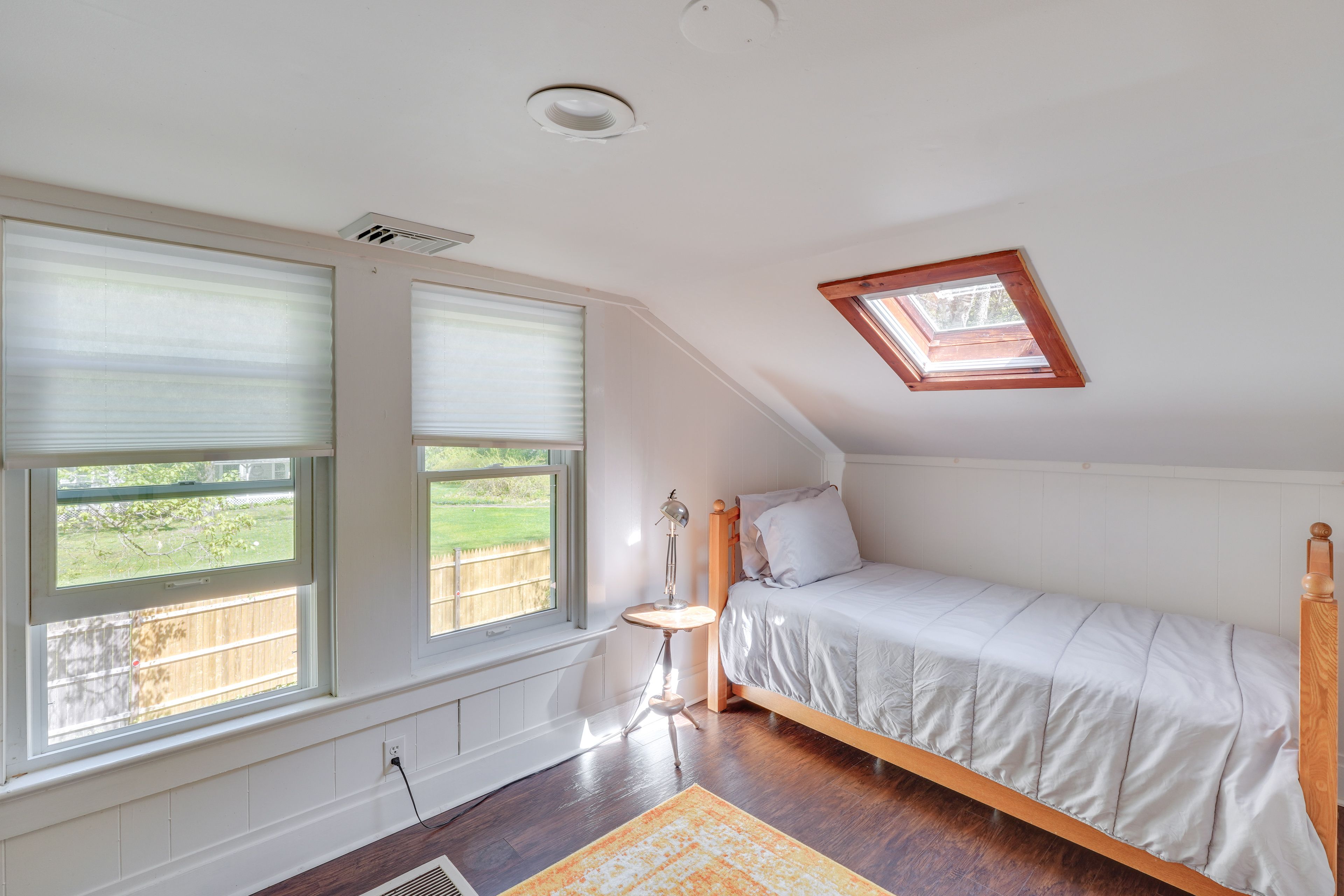 Bedroom 2 | Twin Bed w/ Twin Trundle