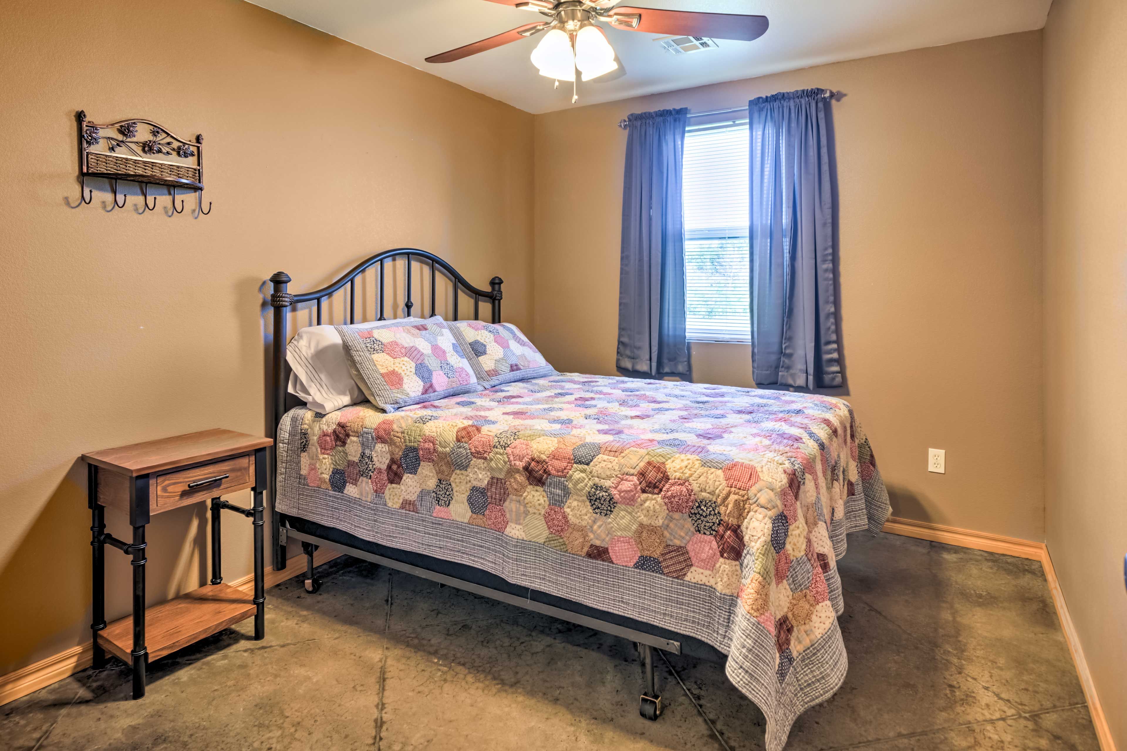 Bedroom 2 | Queen Bed