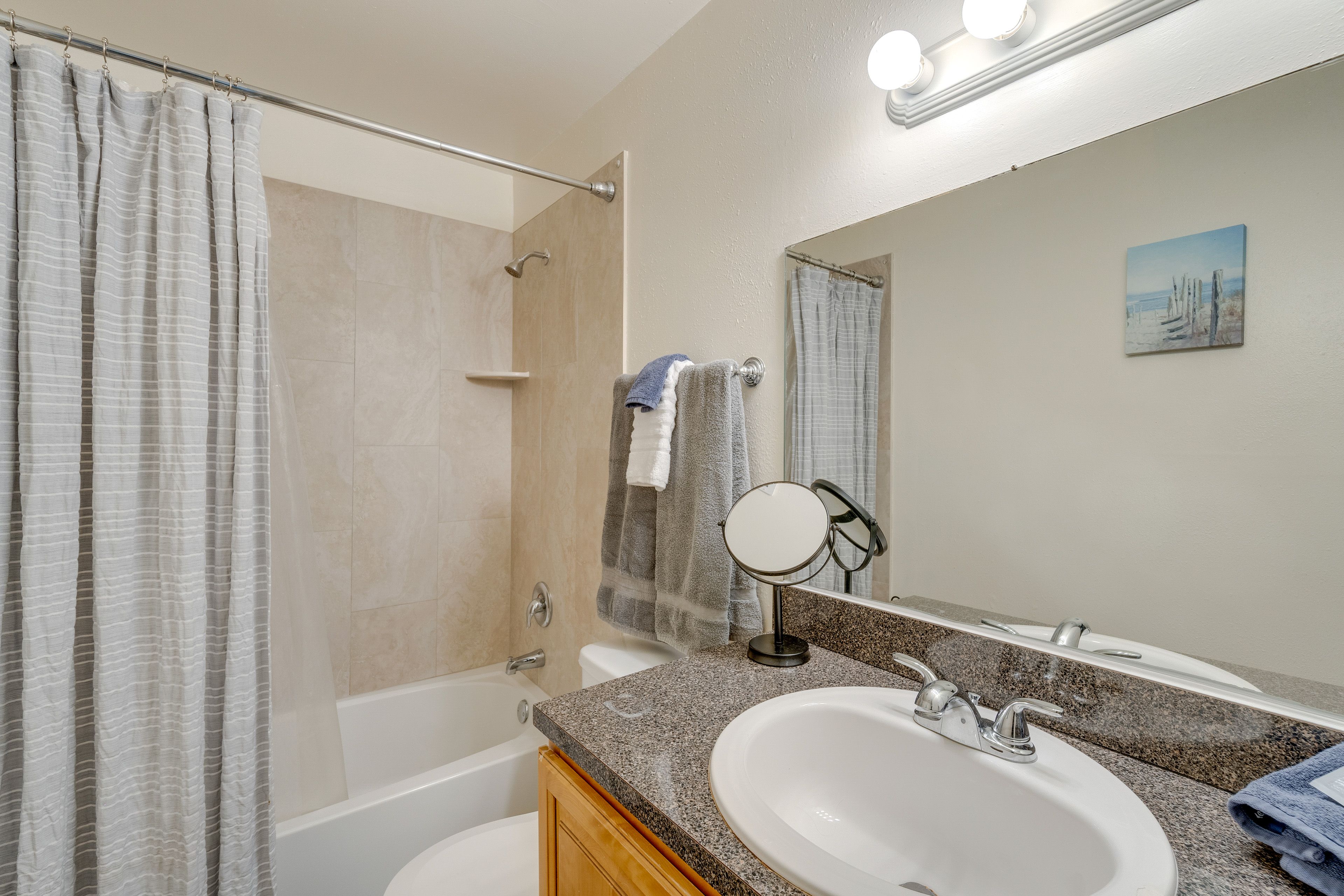 En-Suite Bathroom | Shower/Tub Combo