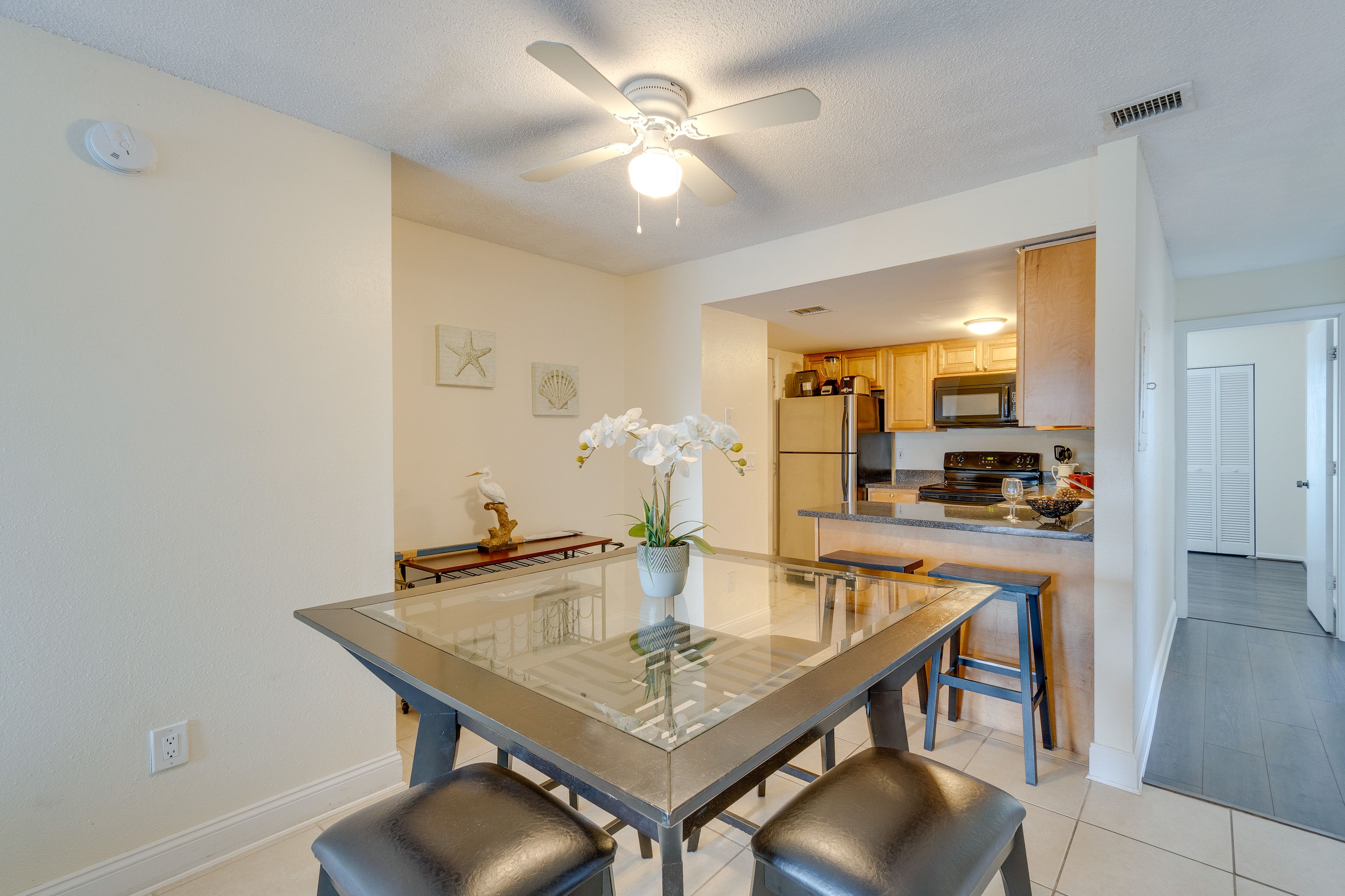 Dining Area | Dishes & Flatware Provided