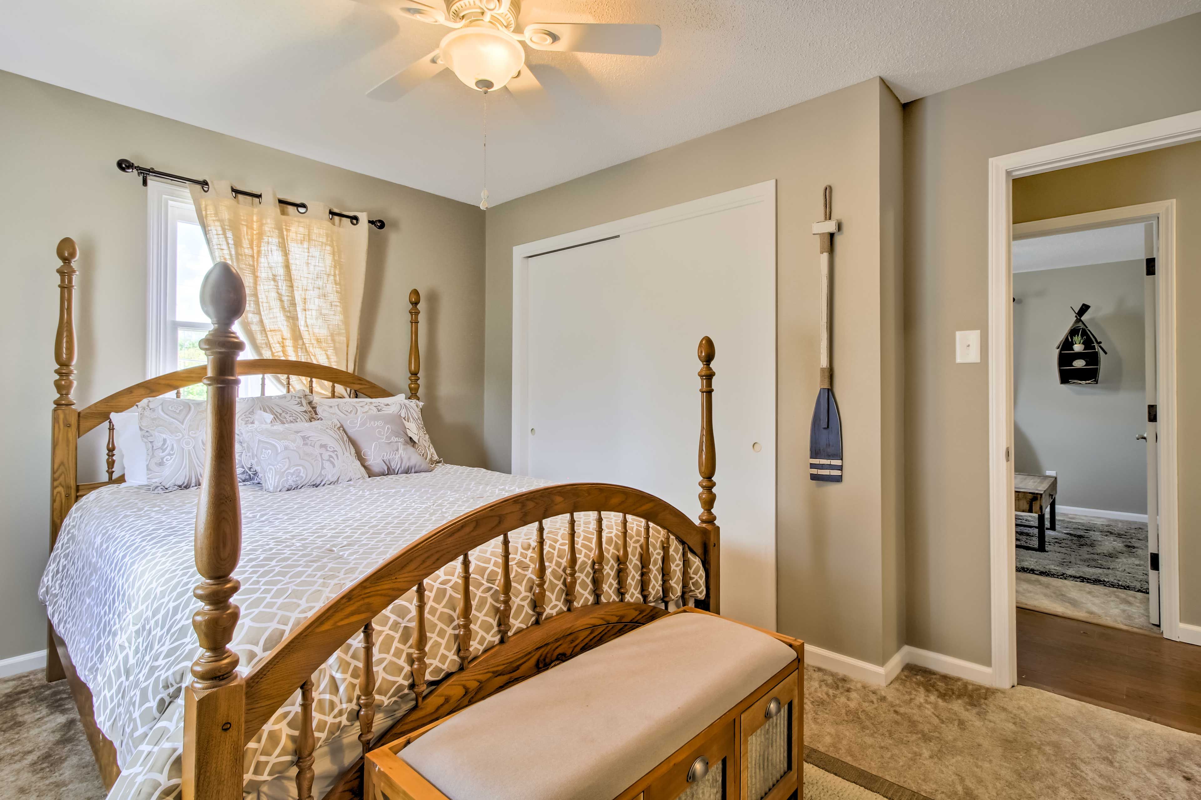 Bedroom 1 | Queen Bed | En-Suite Bathroom