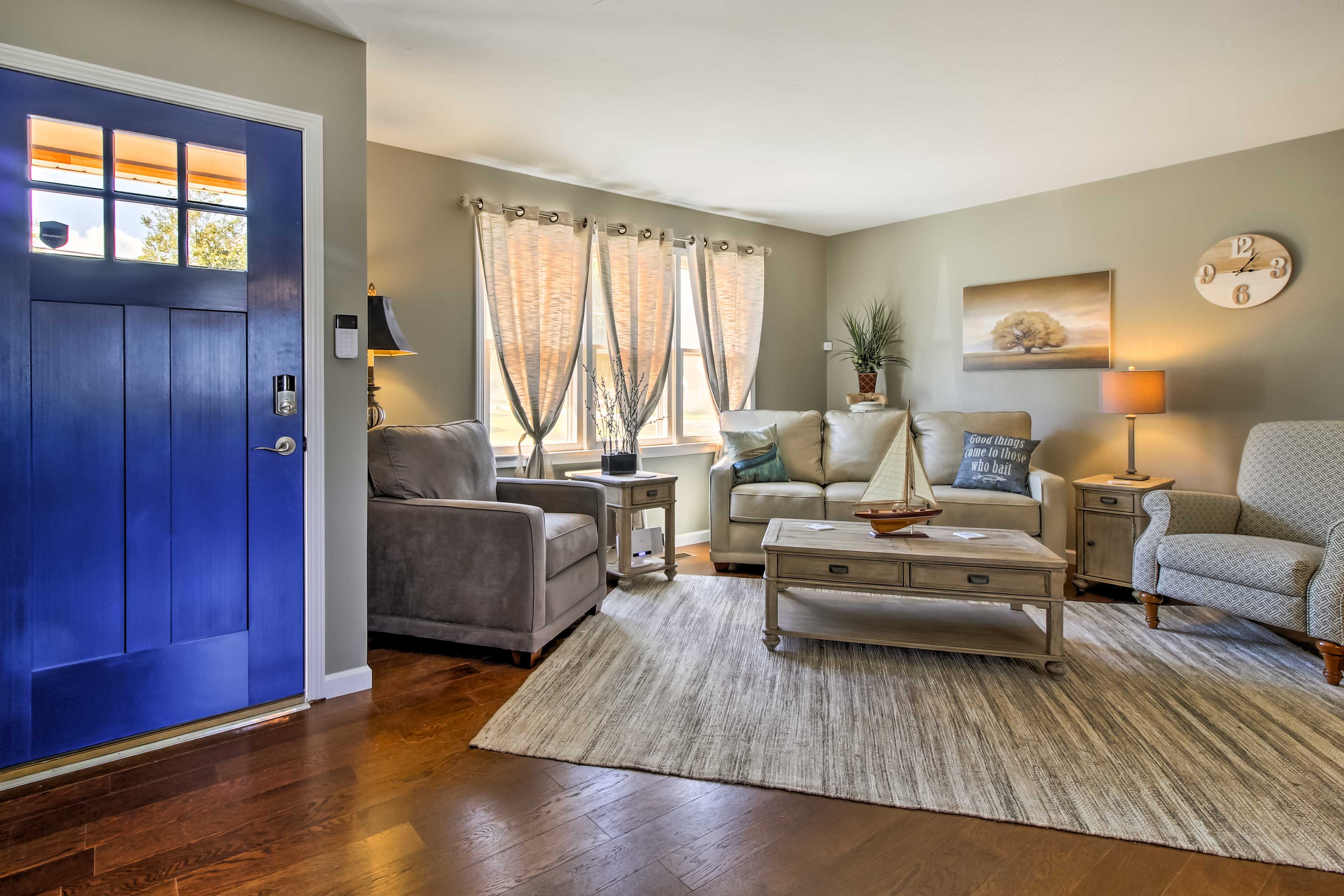 Living Room | Central A/C & Heating | Smart TV