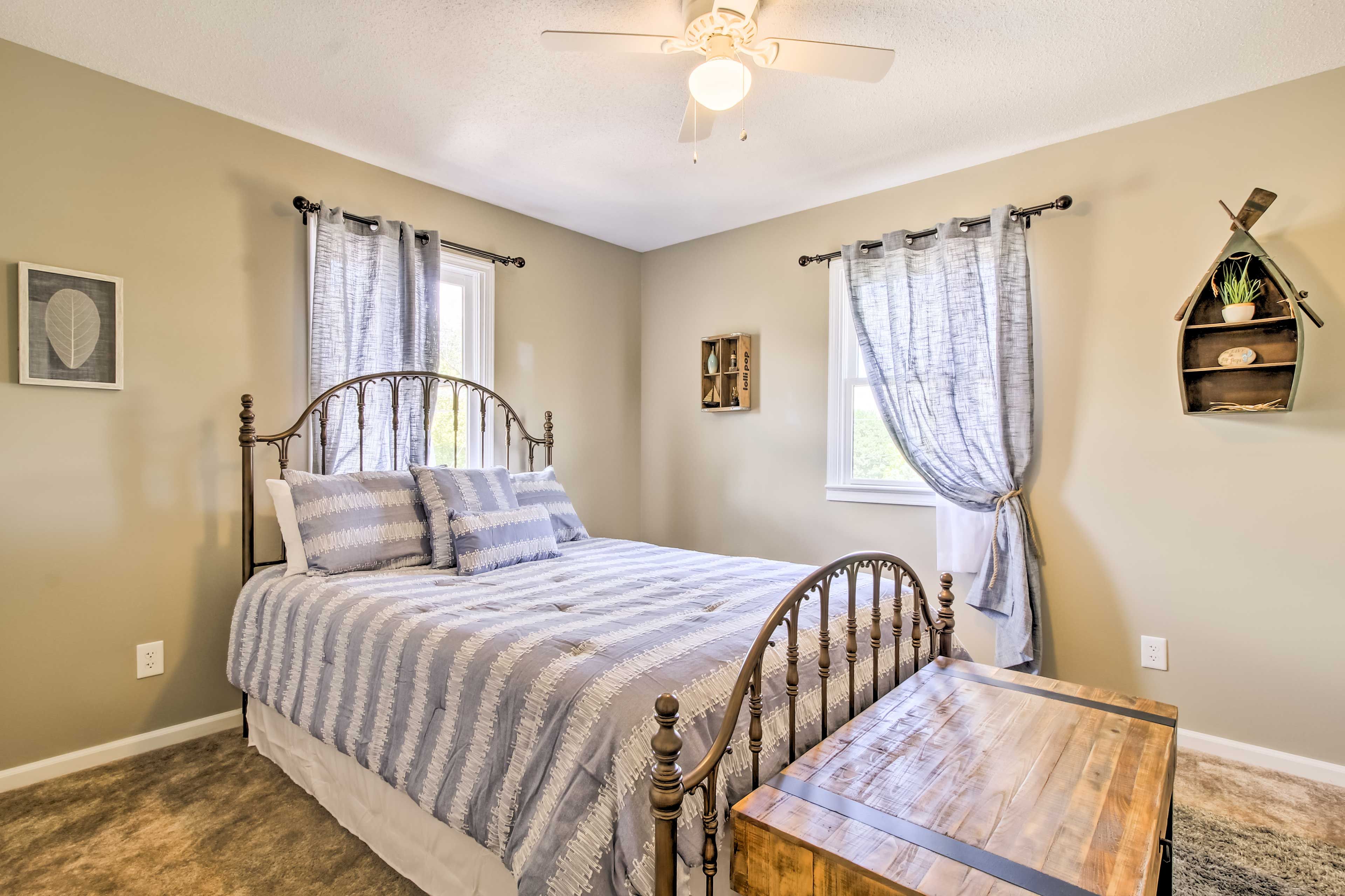 Bedroom 2 | Queen Bed